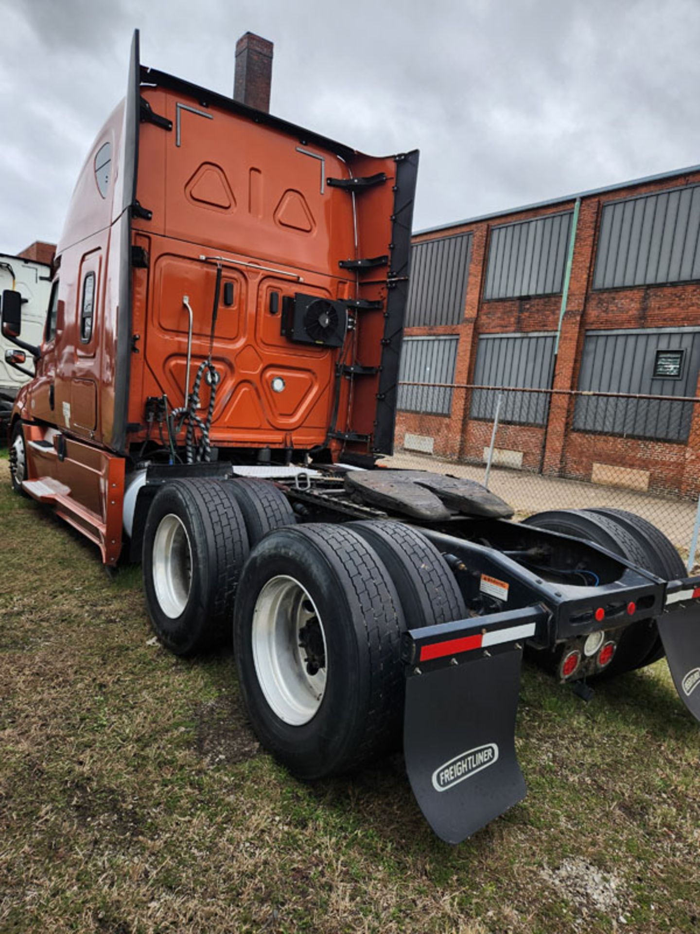 2018 FREIGHTLINER CASADIA 126 SLEEPER CAB VIN#: 3AKJHHDR8JSJS7273 C65 MILEAGE: 635,995 - Image 6 of 21