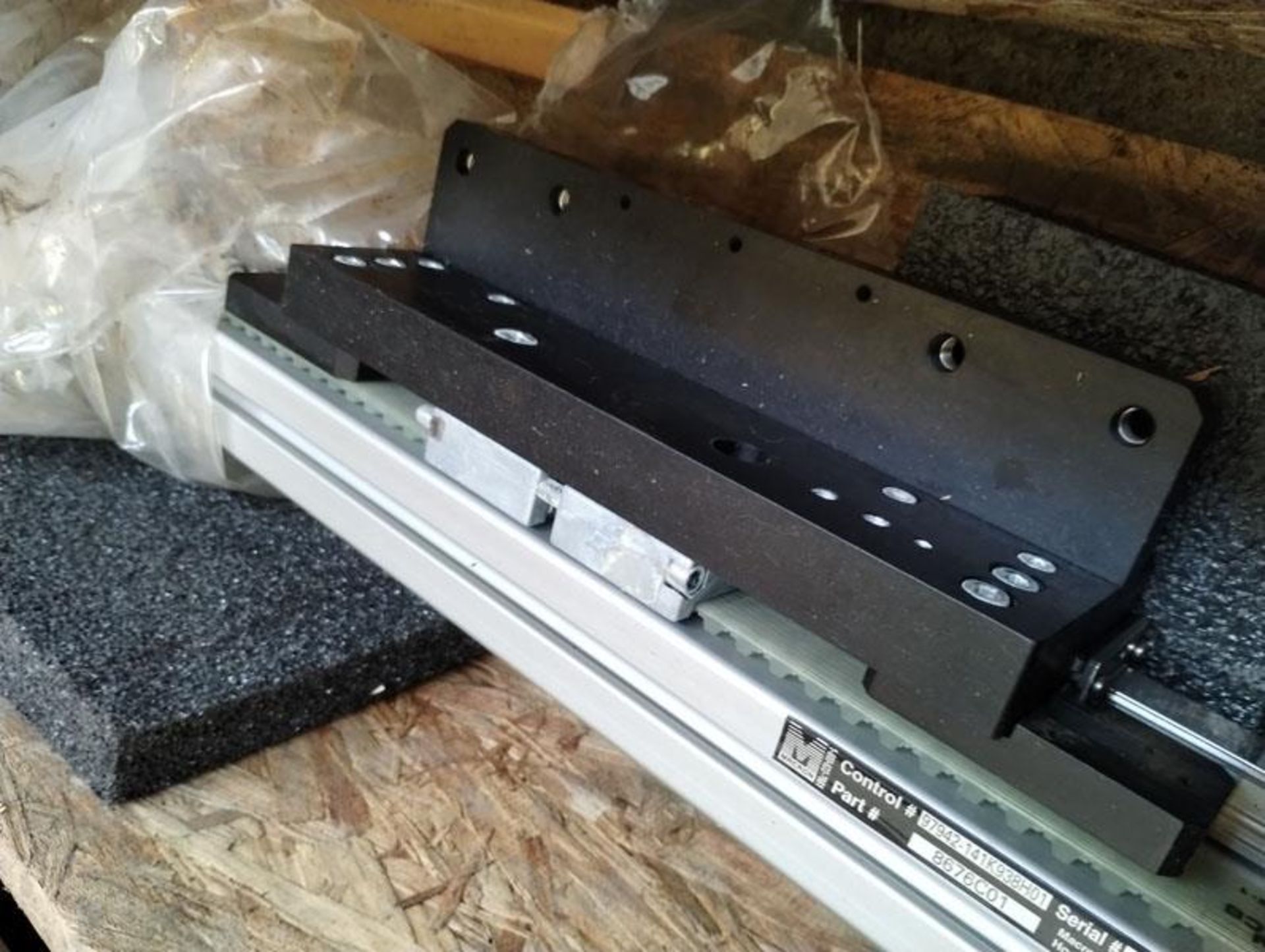 87" LINEAR ACTUATOR PART# 8676C01 -- Lot located at second location: 6800 Union ave. , Cleveland OH - Image 6 of 9