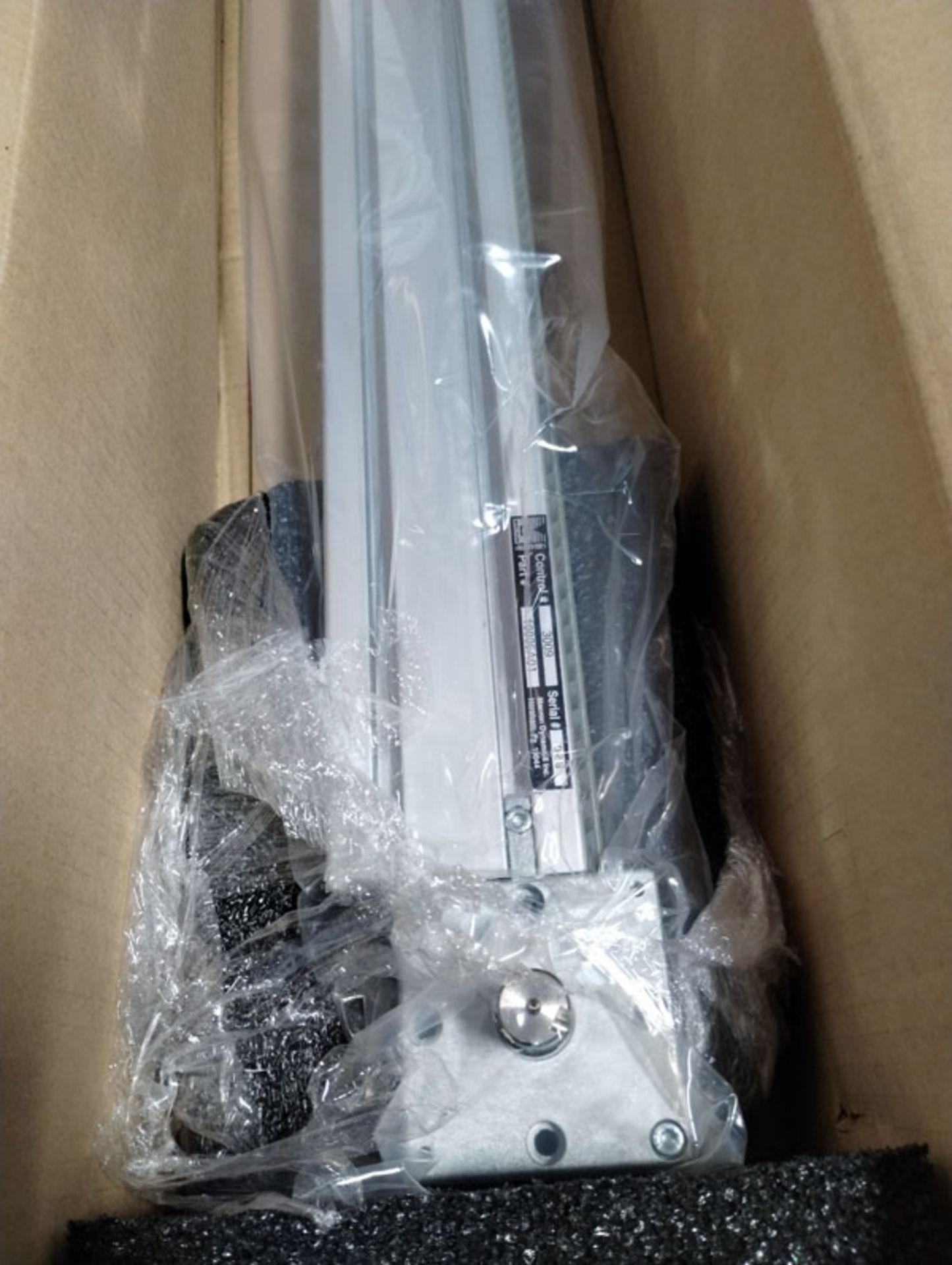 88" LINEAR ACTUATOR PART# 10935A01 -- Lot located at second location: 6800 Union ave. , Cleveland OH - Image 2 of 11