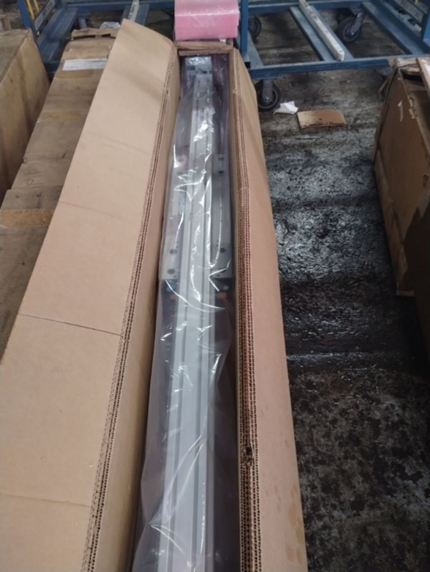 147" LINEAR ACTUATOR PART# 11237A01 --- Lot located at second location: 6800 Union ave. , Cleveland - Image 4 of 7