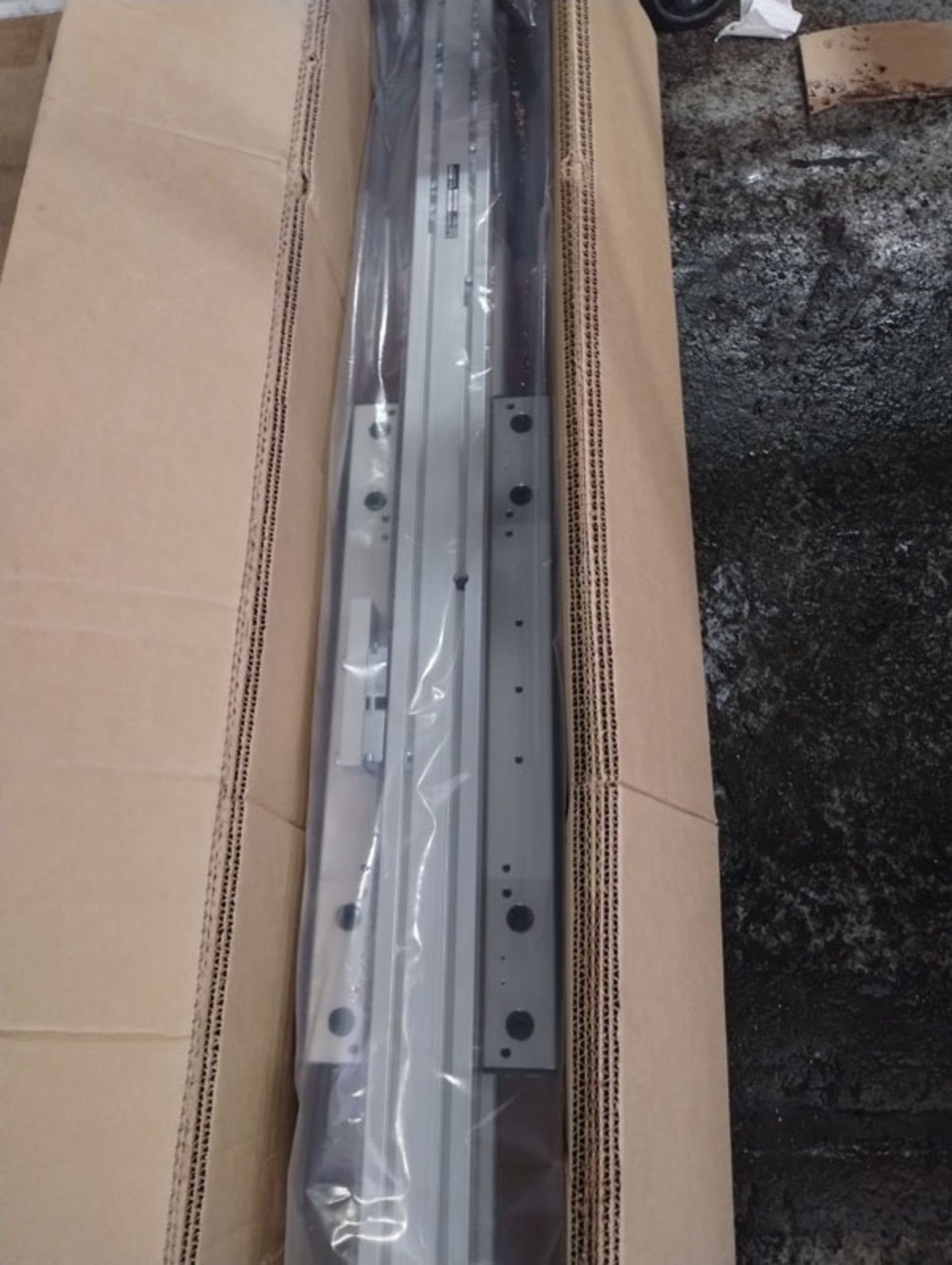 147" LINEAR ACTUATOR PART# 11237A01 --- Lot located at second location: 6800 Union ave. , Cleveland - Image 5 of 7