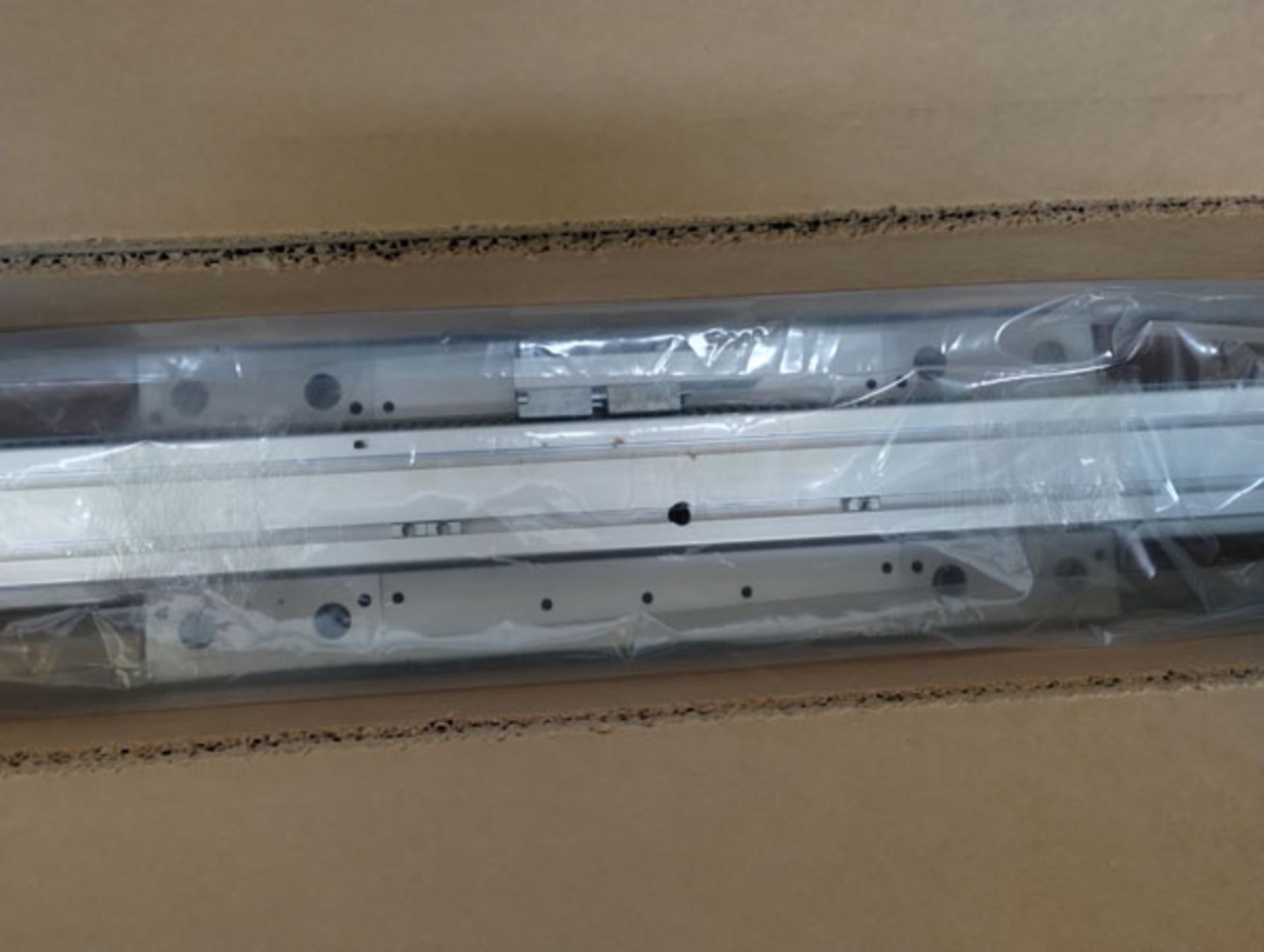 89" LINEAR ACTUATOR PART# 11237F01 -- Lot located at second location: 6800 Union ave. , Cleveland OH - Image 5 of 9