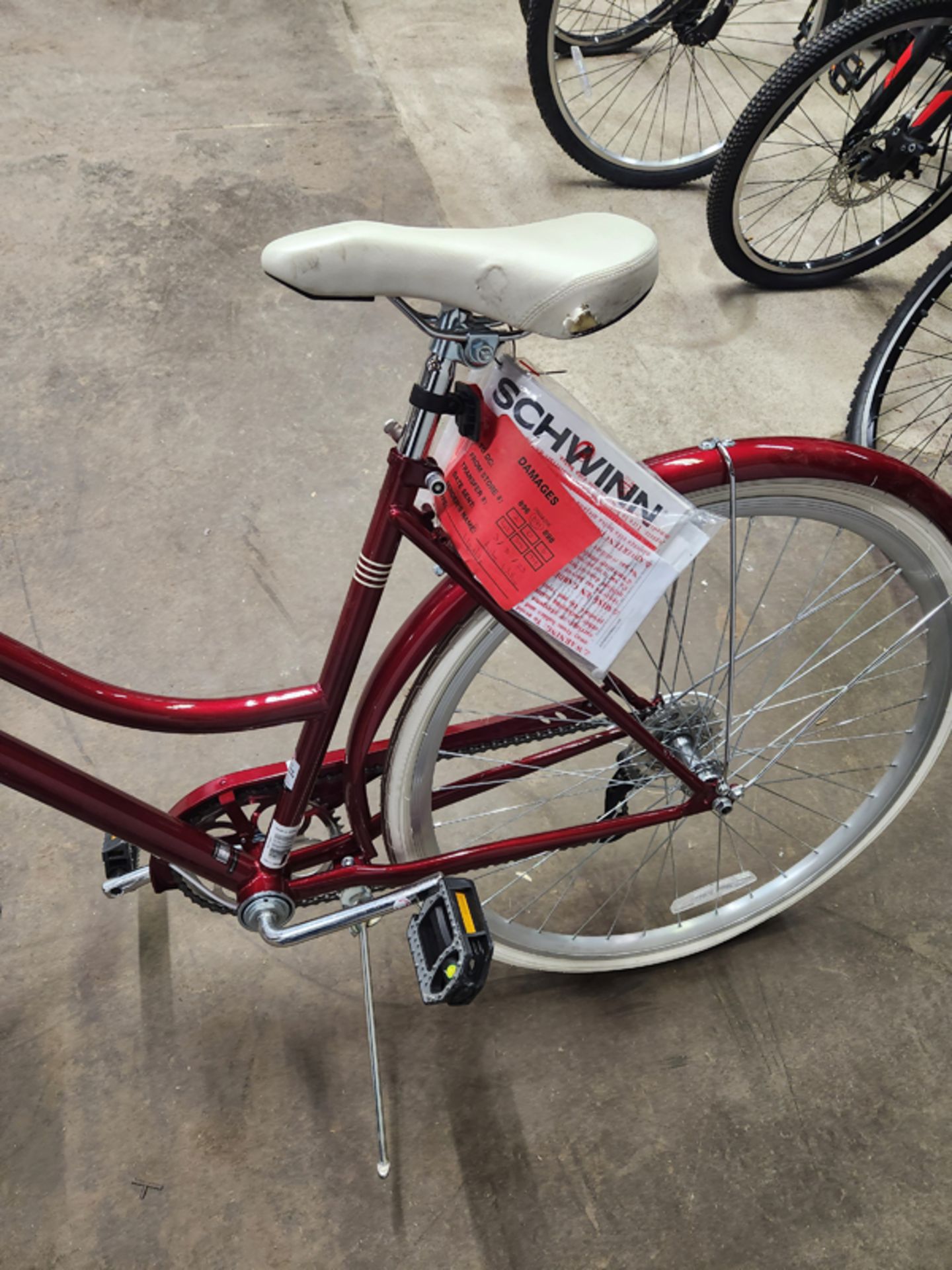SCHWINN AMHERST BICYCLE MODEL: S5741AC - SCRATCH AND DENT - BENT REAR FENDER - Image 12 of 13
