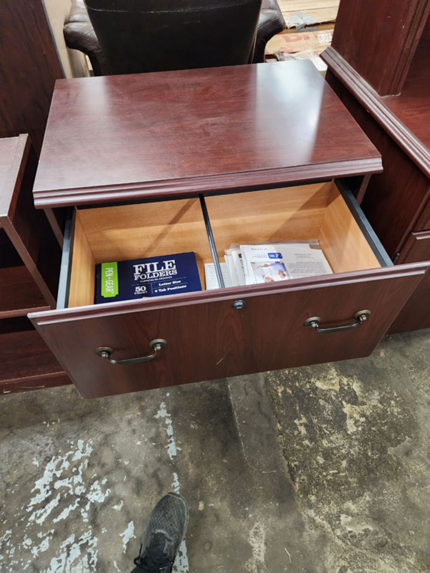 BOOKCASE AND 2 DRAWER FILE CABINET - Image 3 of 5