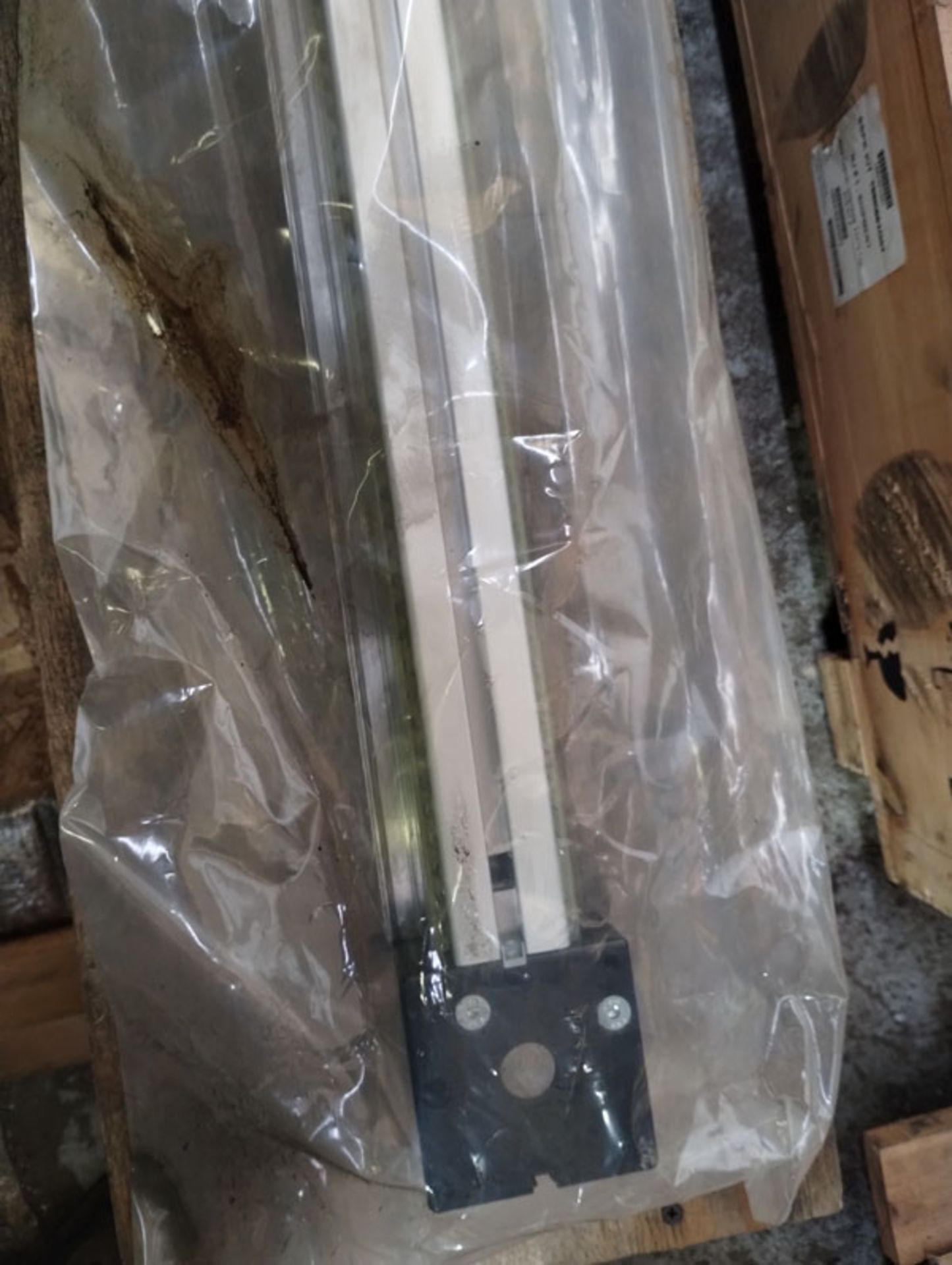 87" LINEAR ACTUATOR PART# 8676C01 -- Lot located at second location: 6800 Union ave. , Cleveland OH - Image 9 of 10