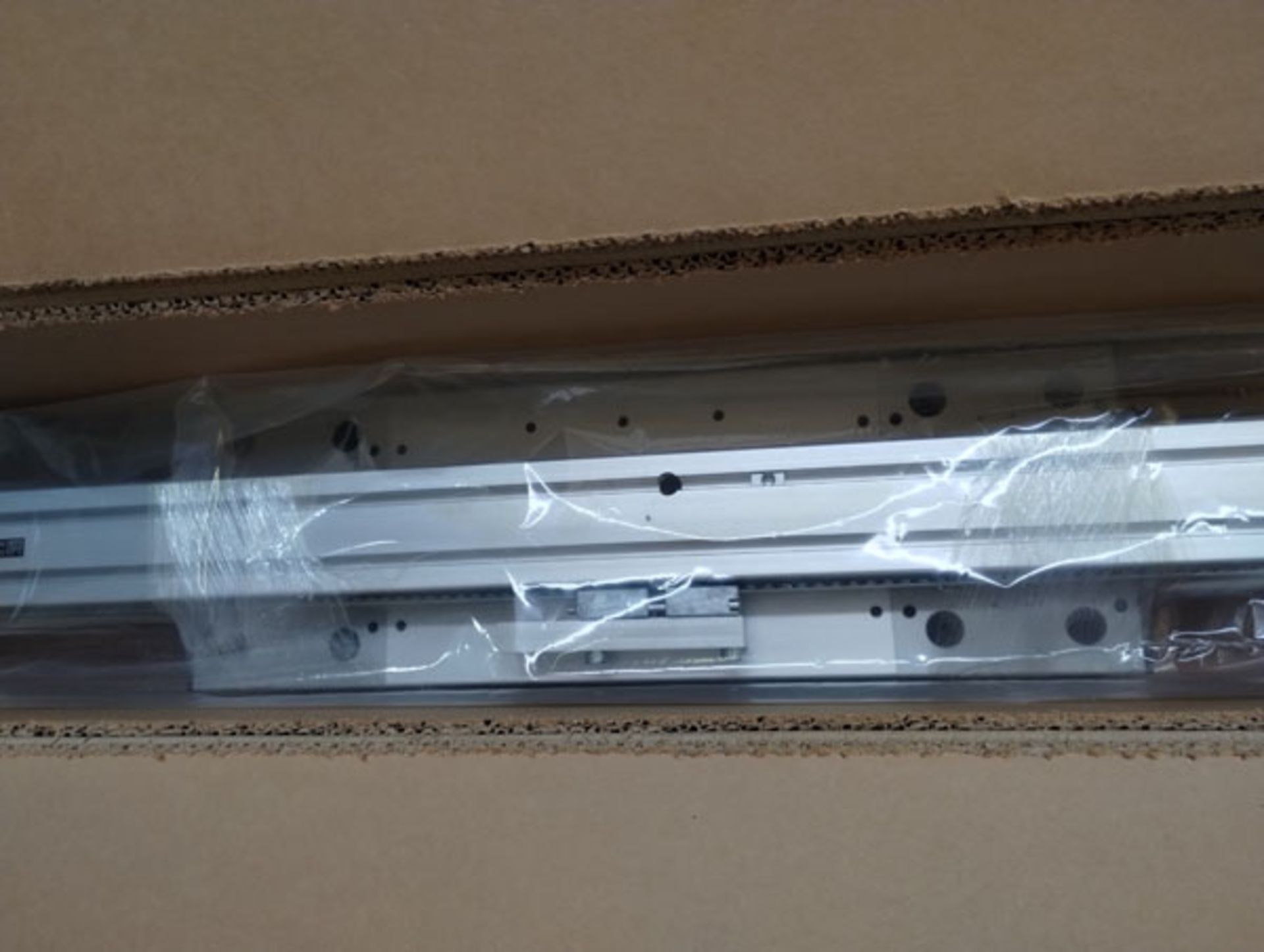 89" LINEAR ACTUATOR PART# 11237F01 -- Lot located at second location: 6800 Union ave. , Cleveland OH - Image 4 of 8