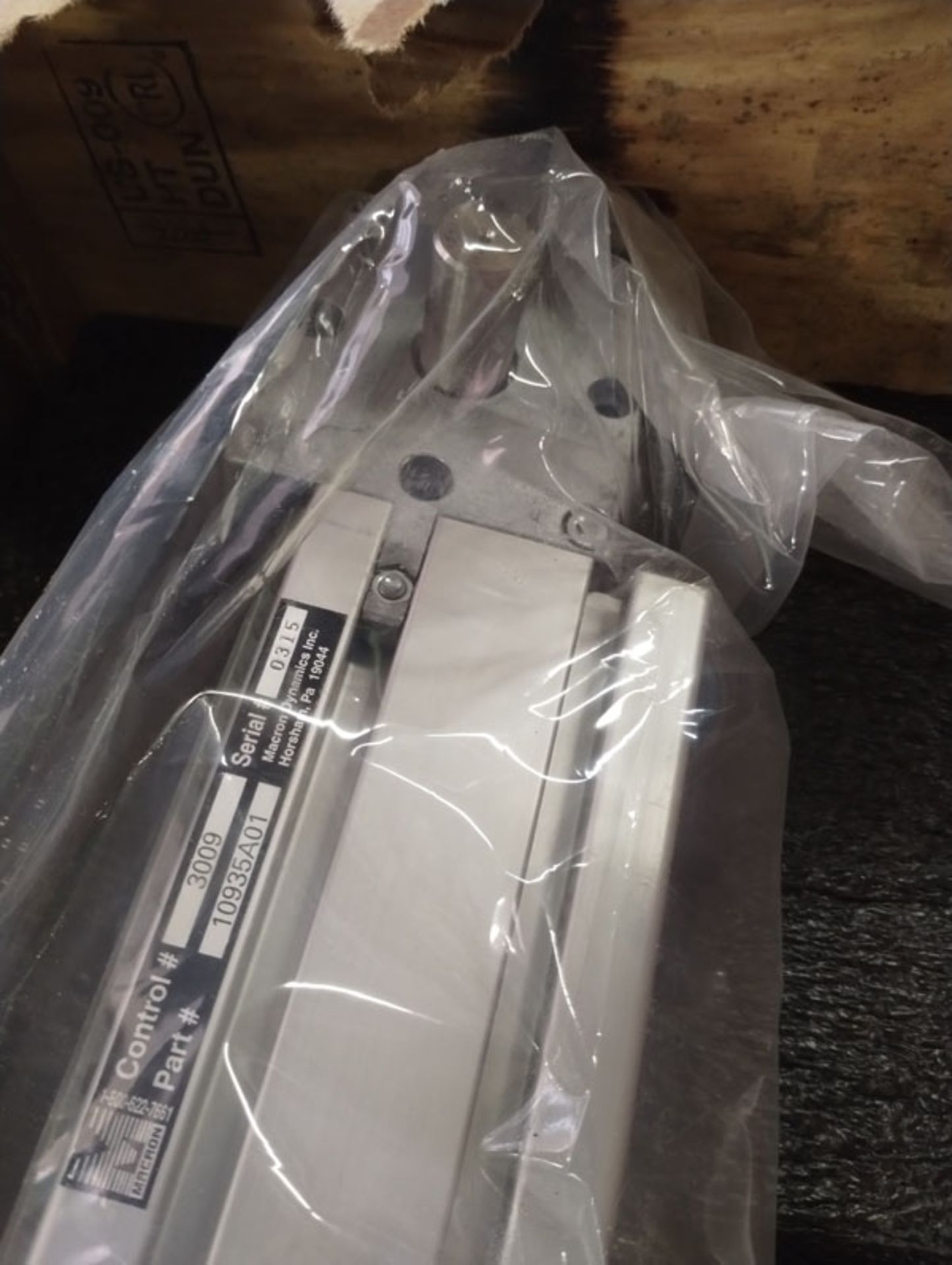 85" LINEAR ACTUATOR - PART # 10935A01 --- Lot located at second location: 6800 Union ave. , Clevelan - Image 4 of 11