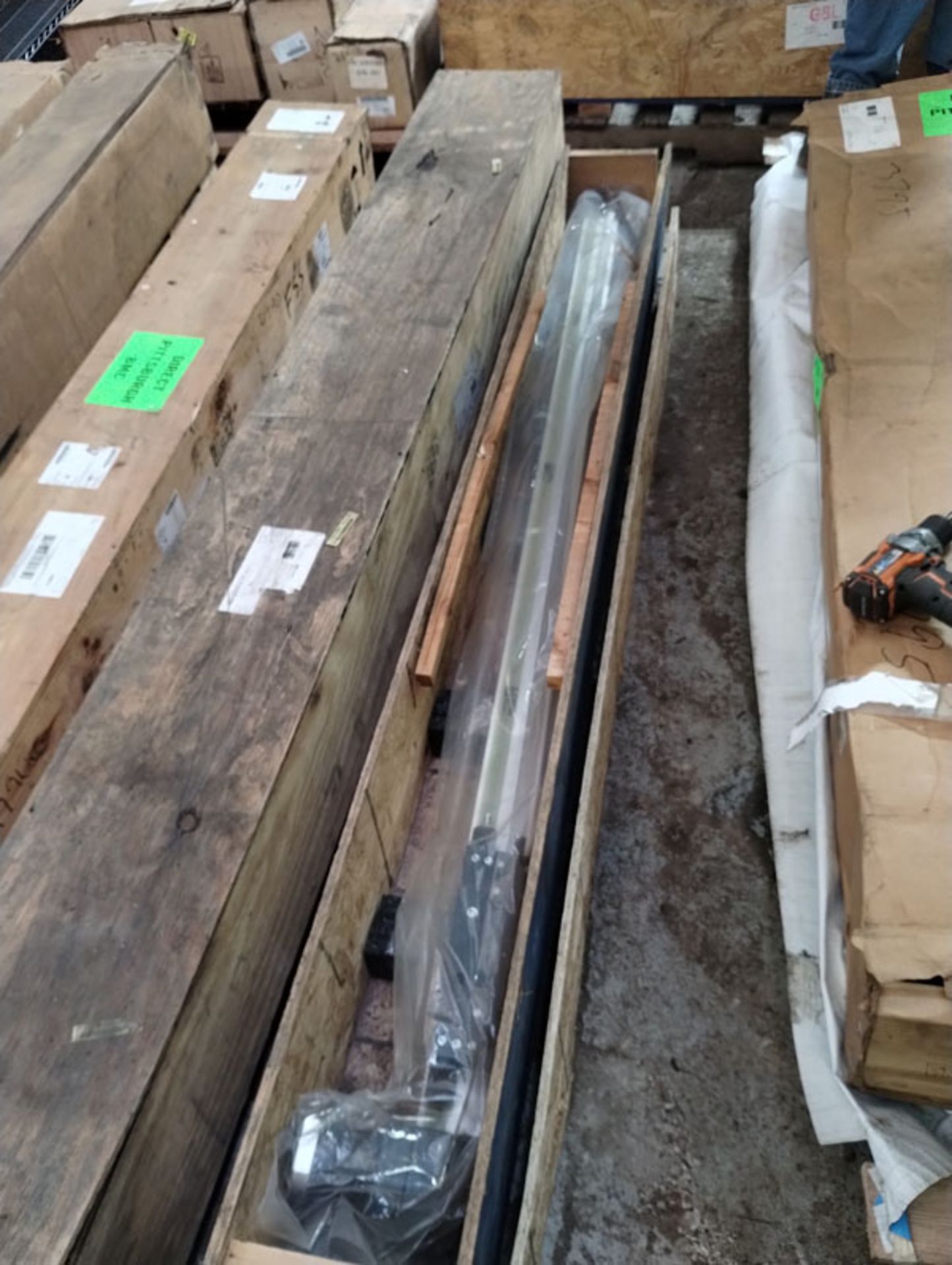 87" LINEAR ACTUATOR PART# 8676C01 -- Lot located at second location: 6800 Union ave. , Cleveland OH