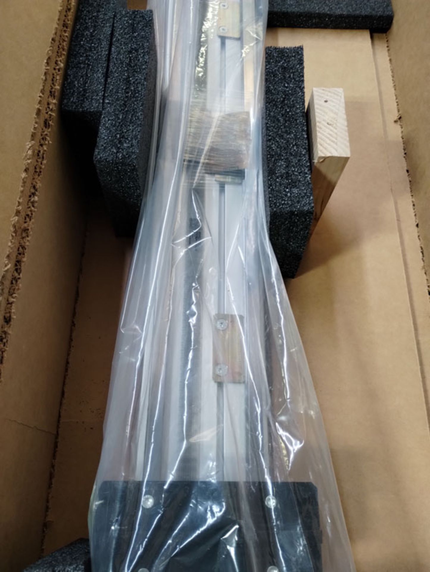 69" LINEAR ACTUATOR PART# 10067A01 -- Lot located at second location: 6800 Union ave. , Cleveland OH - Image 3 of 12