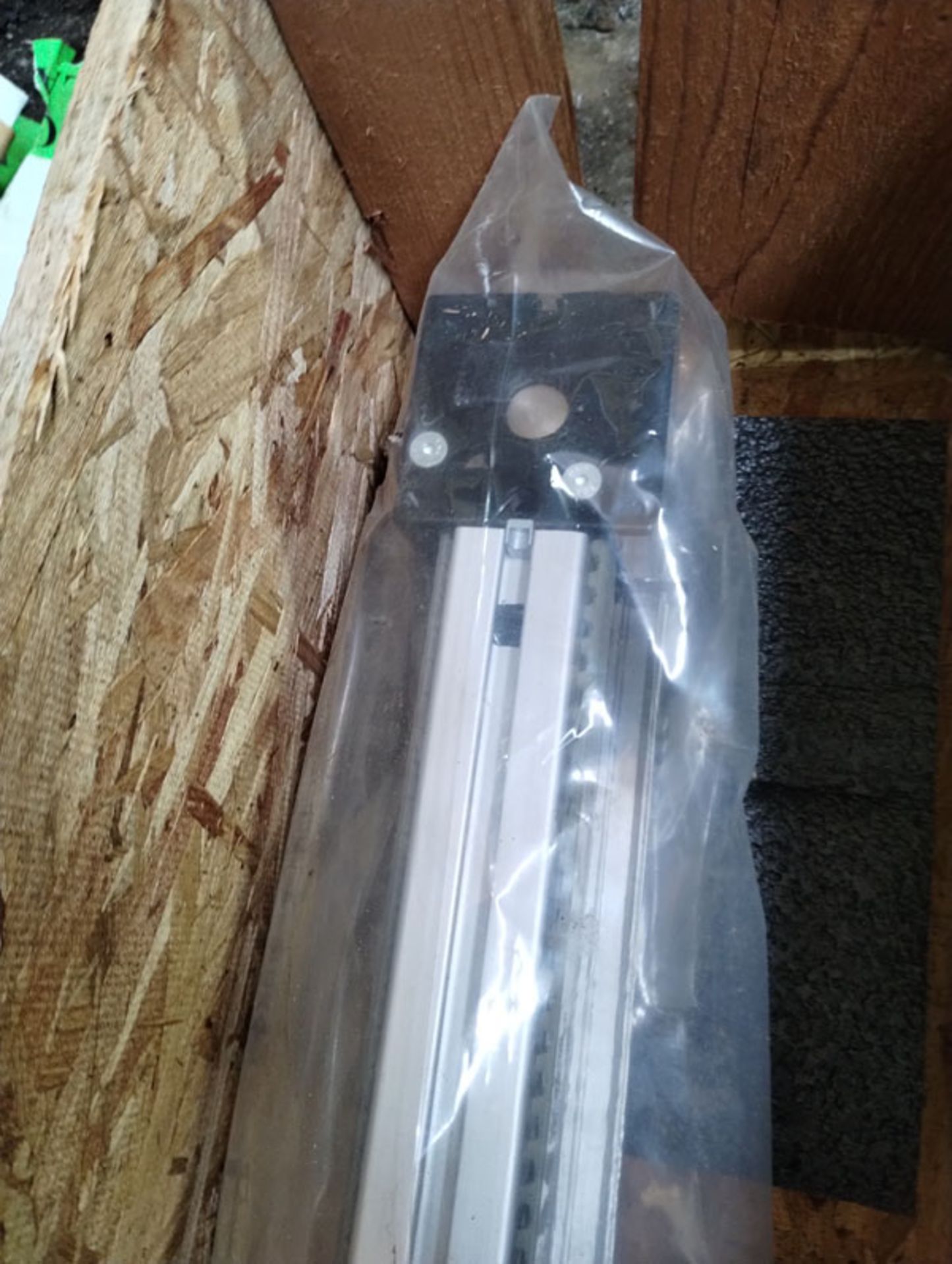 87" LINEAR ACTUATOR PART# 8676C01 -- Lot located at second location: 6800 Union ave. , Cleveland OH - Image 9 of 9