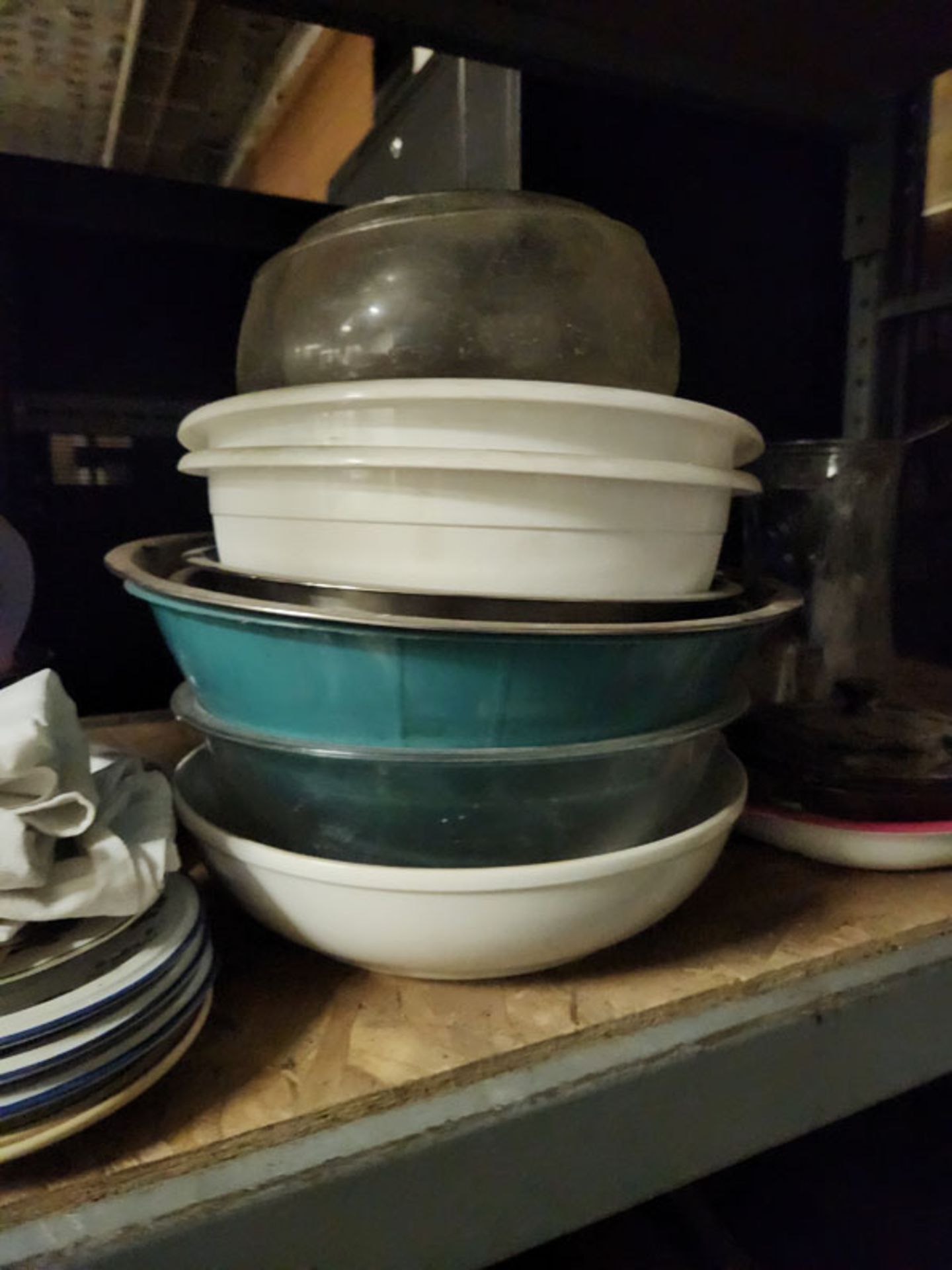 LOT OF BOWLS AND DISHWARE - Image 4 of 5