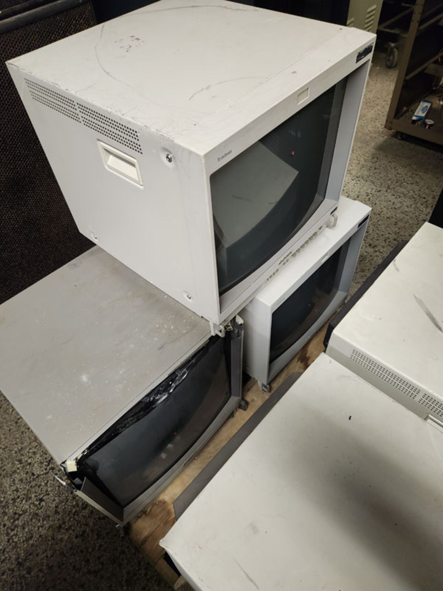 5 SONY TRINITRON CRT COLOR VIDEO MONITORS FOR PARTS - ALL WORKING BEFORE TABLE COLLAPSED AND THEY AL - Image 2 of 10