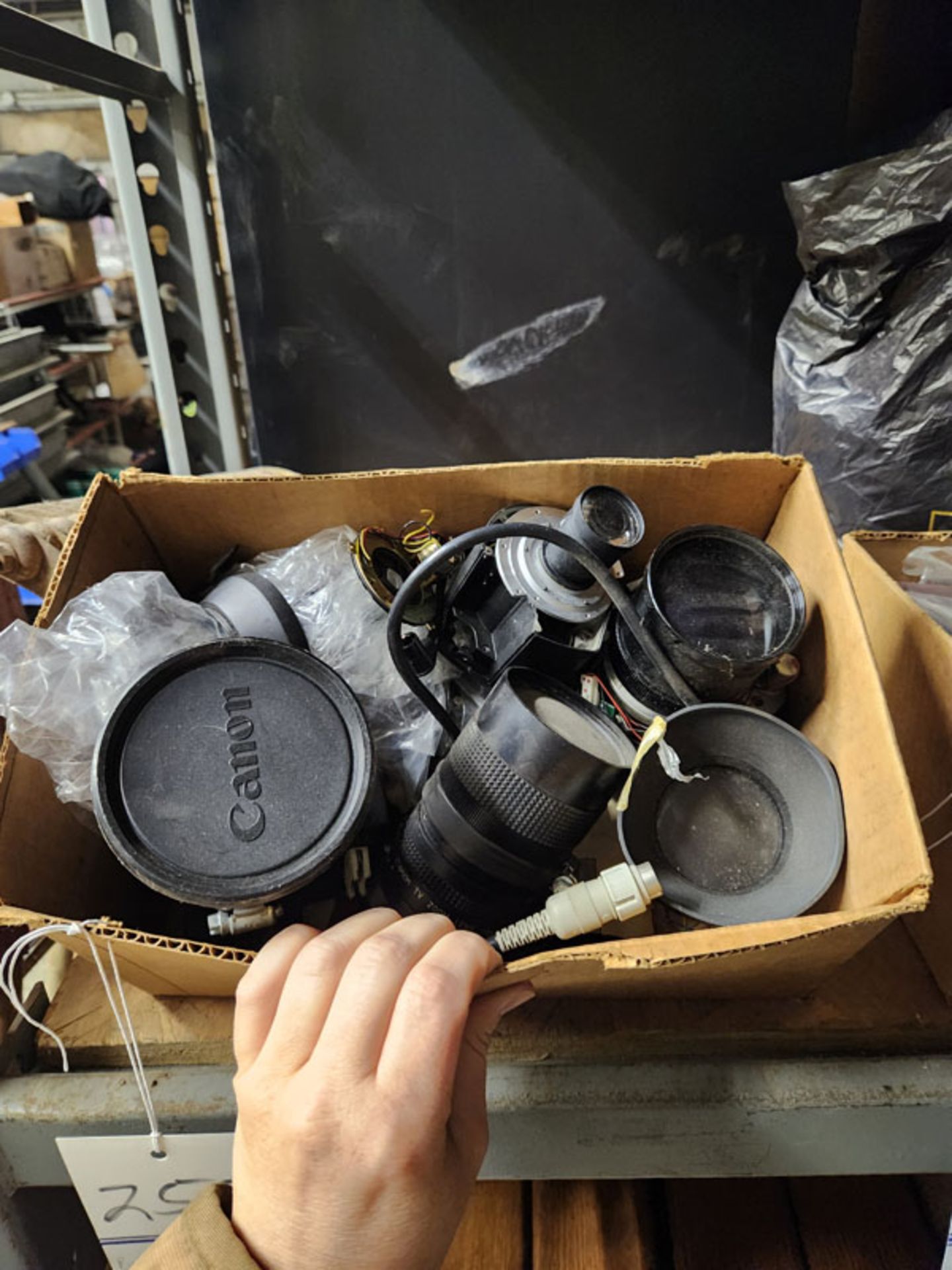 BOX OF ASSORTED CAMERA LENSES AND PARTS - Image 2 of 4