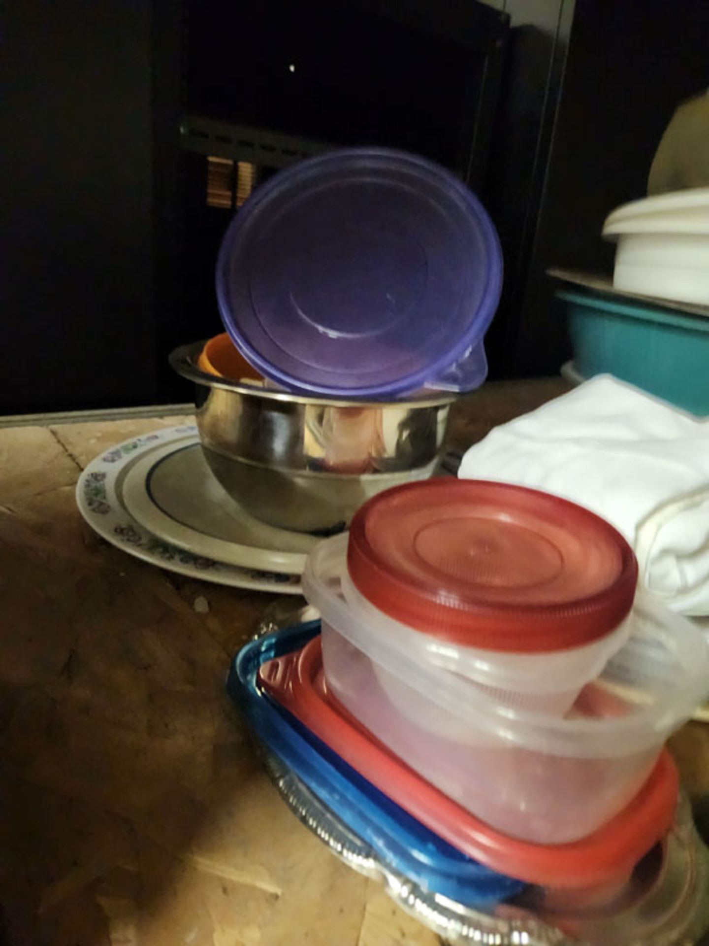 LOT OF BOWLS AND DISHWARE - Image 3 of 5