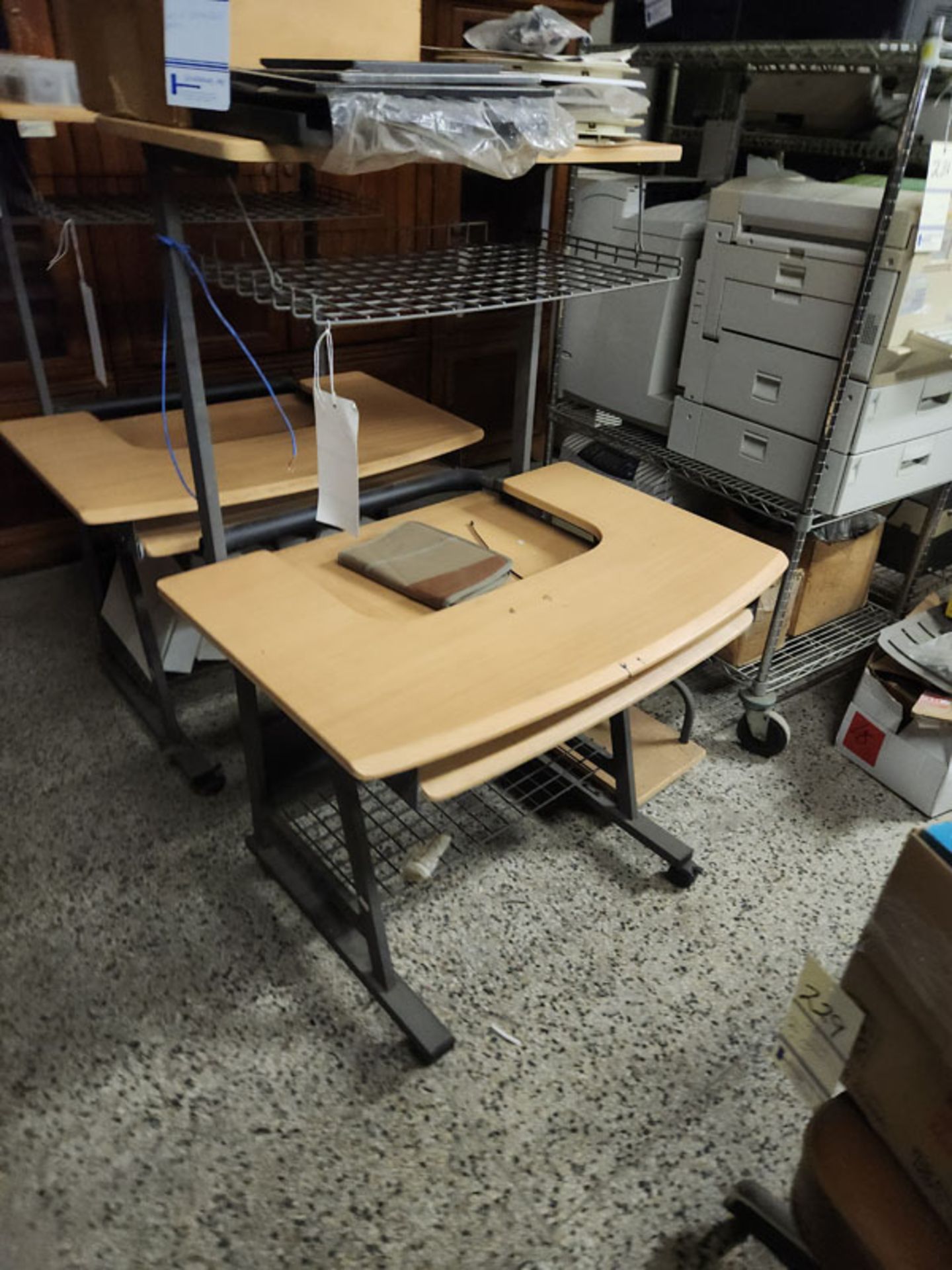 COMPUTER DESK