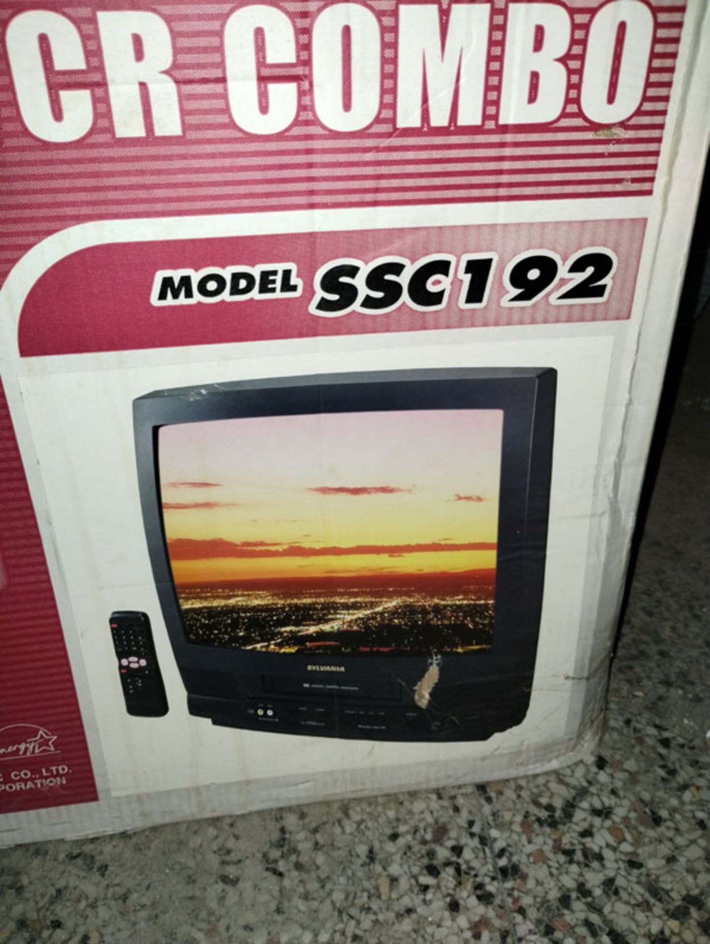 SYLVANIA 19" TV-VCR COMBO - MODEL SSC192 - Image 3 of 4