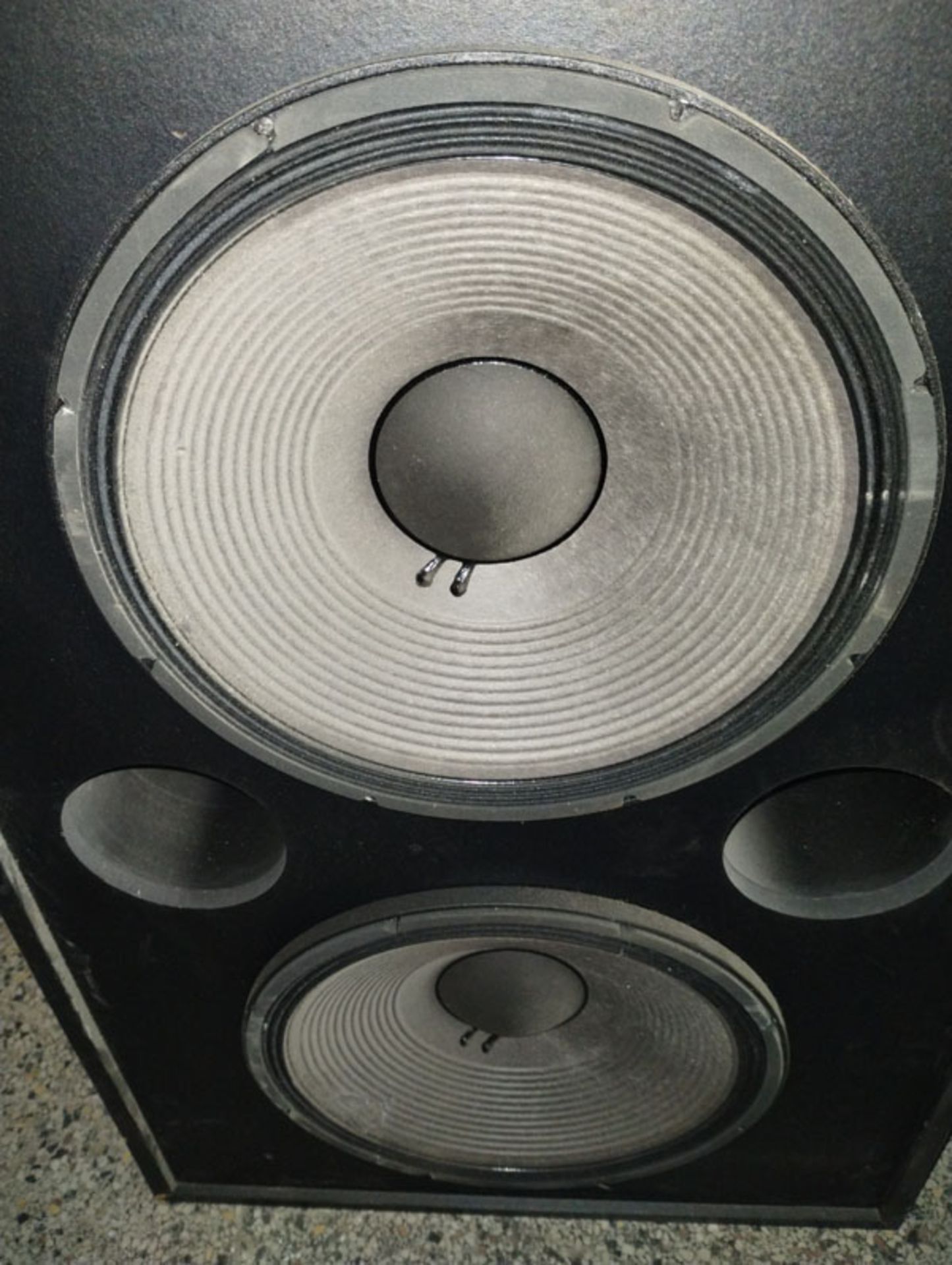 JBL PROFESSIONAL SERIES MODEL: 4648TH 15" SUBWOOFER - 26x18x39" TOTAL DIMENSIONS - Image 3 of 7