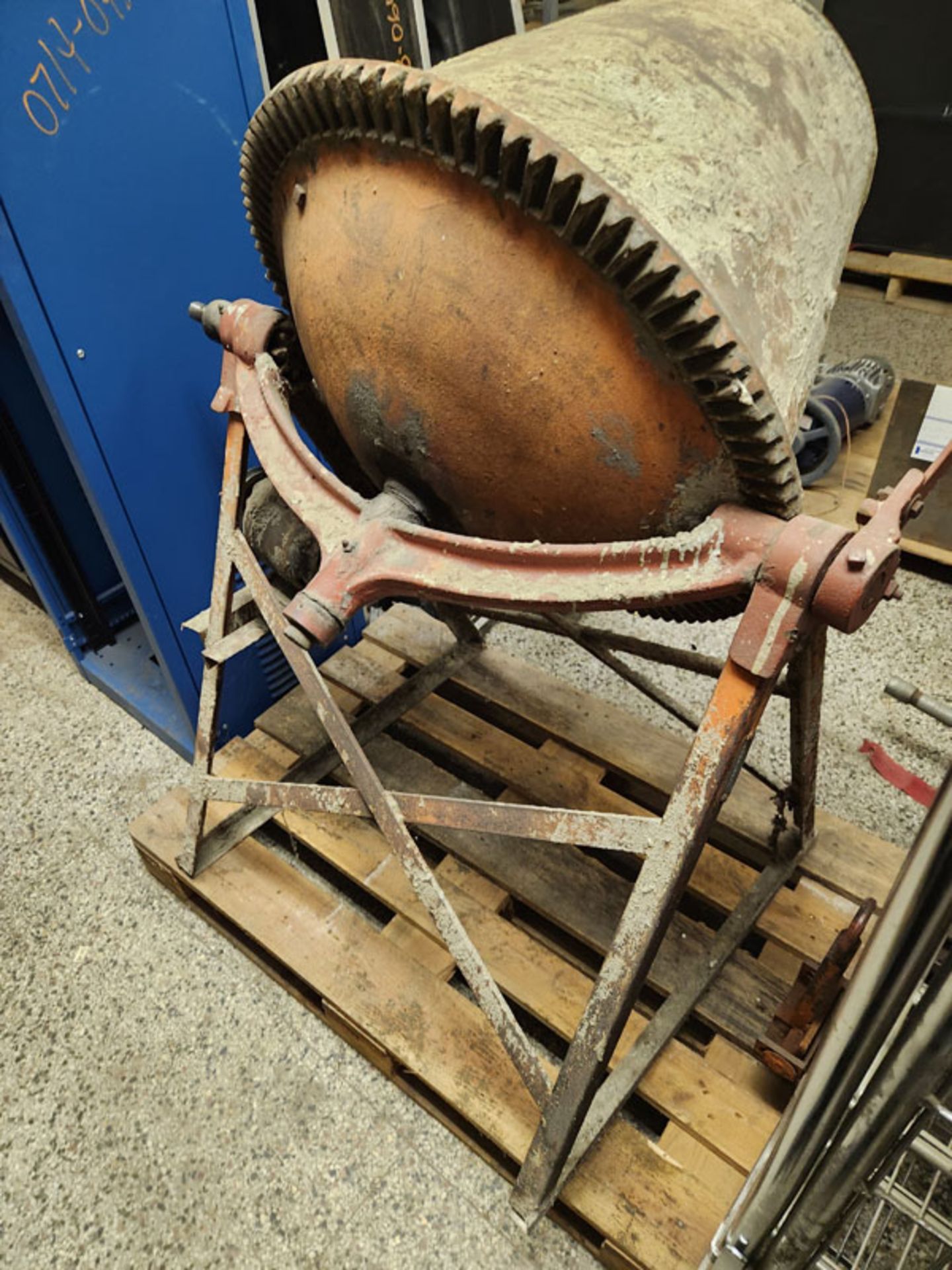 CEMENT MIXER - NEEDS A PULLEY - Image 5 of 5