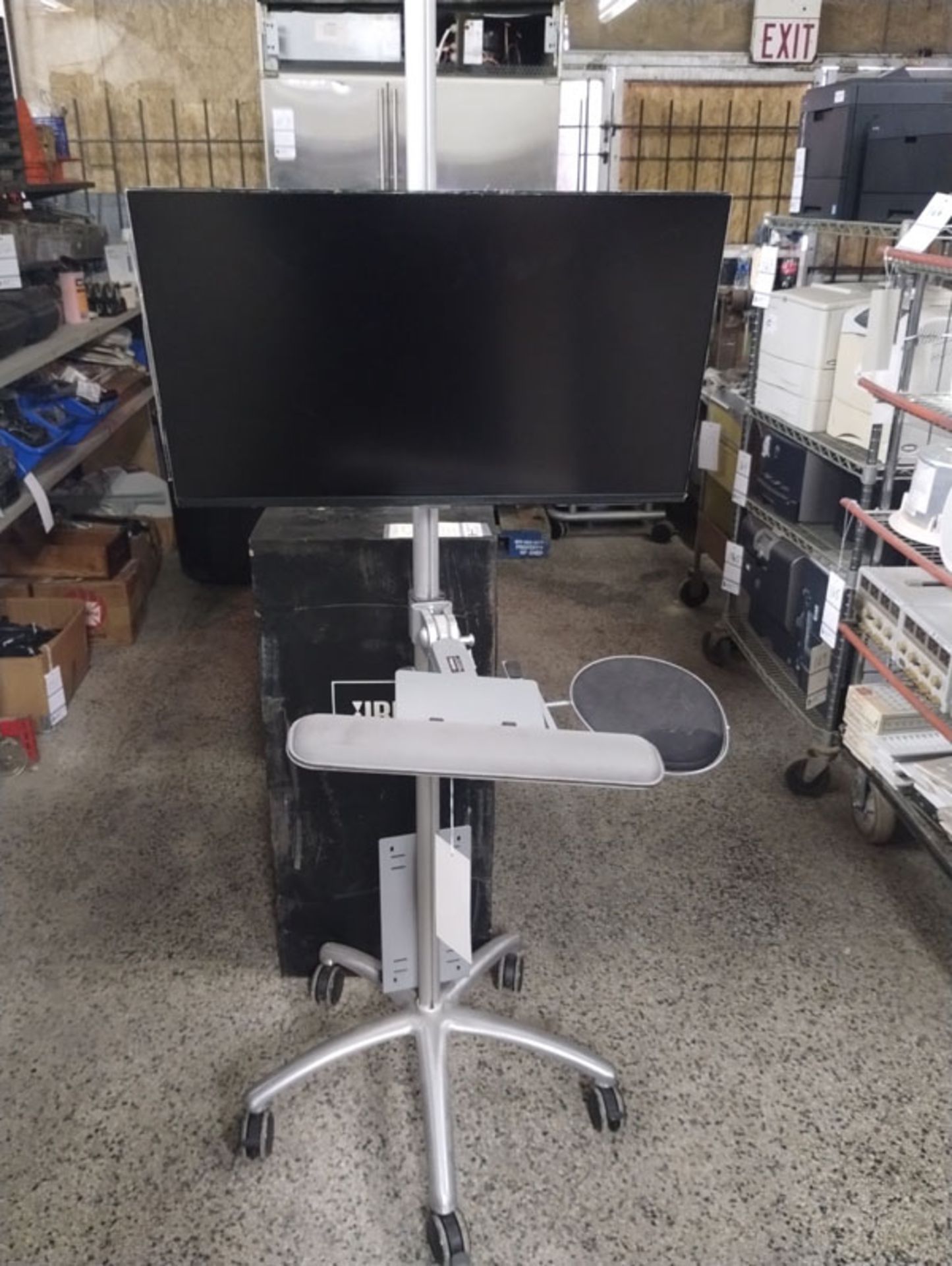 SAMSUNG 32" MONITOR MODEL: S32AM702UN WITH GLOBAL PORTABLE WORK STATION MOUNT CART - Image 2 of 10