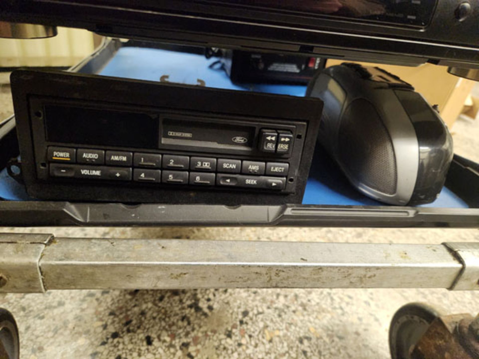LOT OF 3 ASSORTED ELECTRONICS - DVD PLAYER(HAS A STICKER THAT SAYS DOES NOT PLAY), CAR STEREO CASSET - Image 4 of 5
