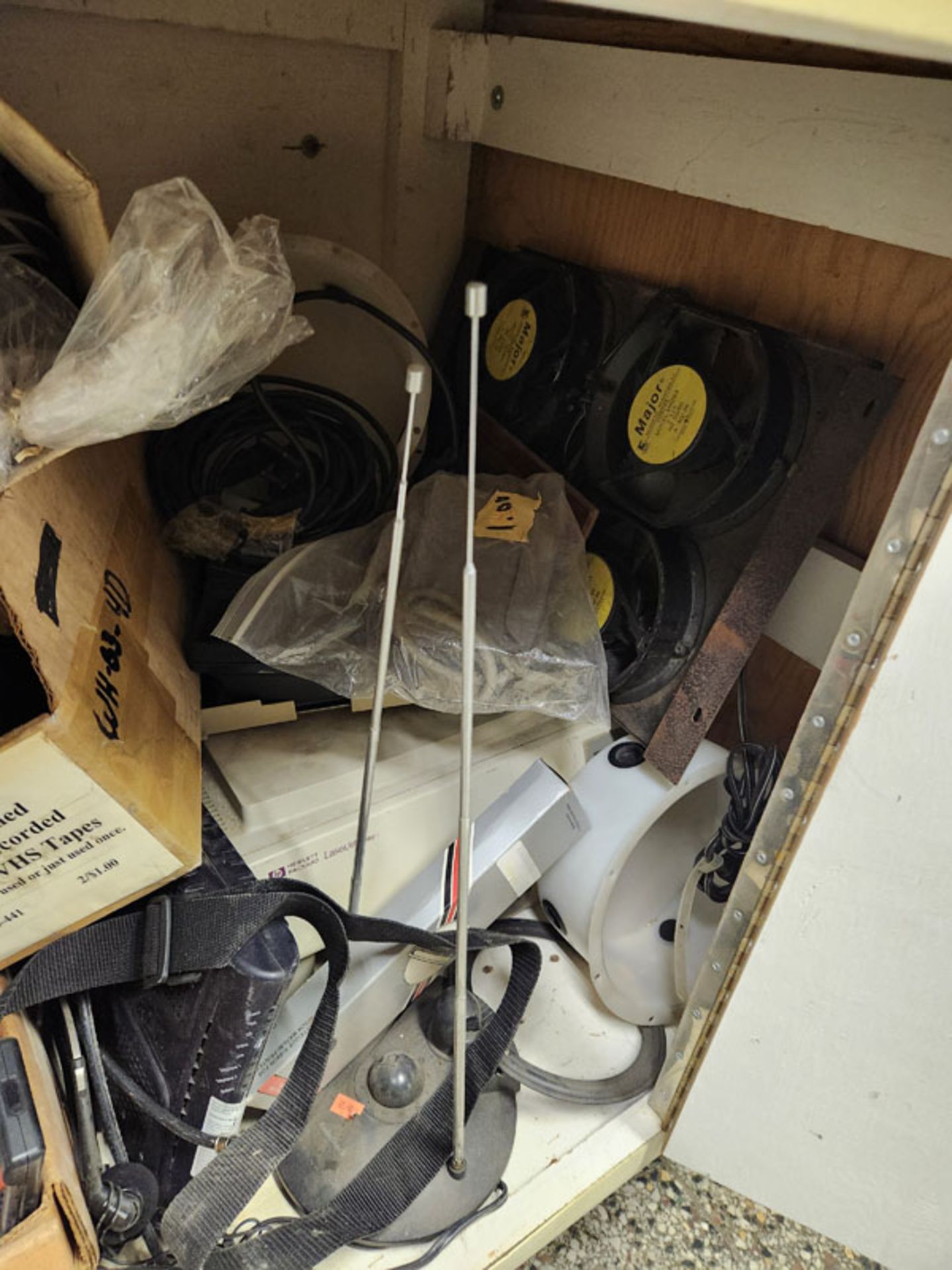 LOT OF ASSORTED ELECTRICAL, CORDS AND MISC - Image 8 of 8