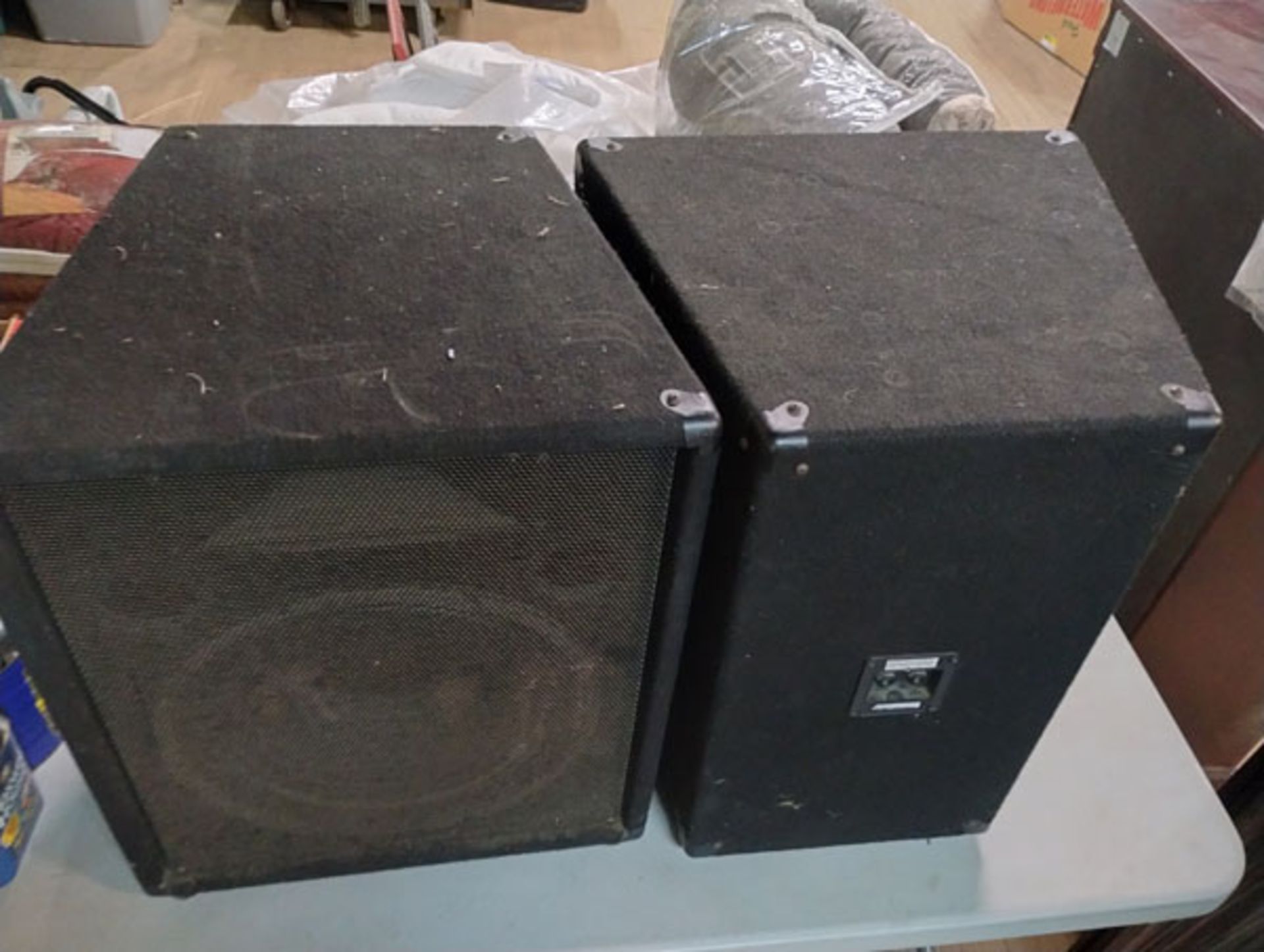 SET OF (2) 15" SPEAKERS - MODEL TRAP-115H-S1 , 250W (This lot of located at the Grossman warehouse - Image 3 of 8