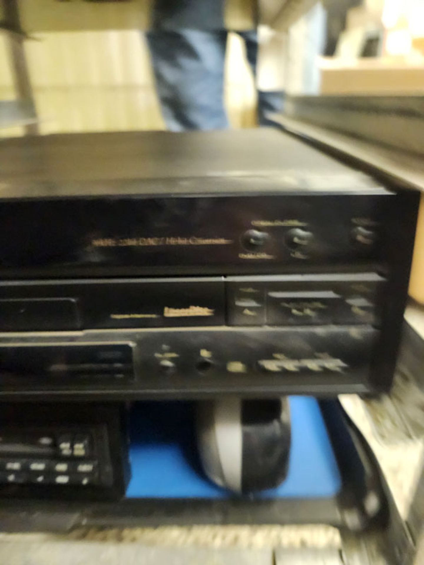 LOT OF 3 ASSORTED ELECTRONICS - DVD PLAYER(HAS A STICKER THAT SAYS DOES NOT PLAY), CAR STEREO CASSET - Image 3 of 5
