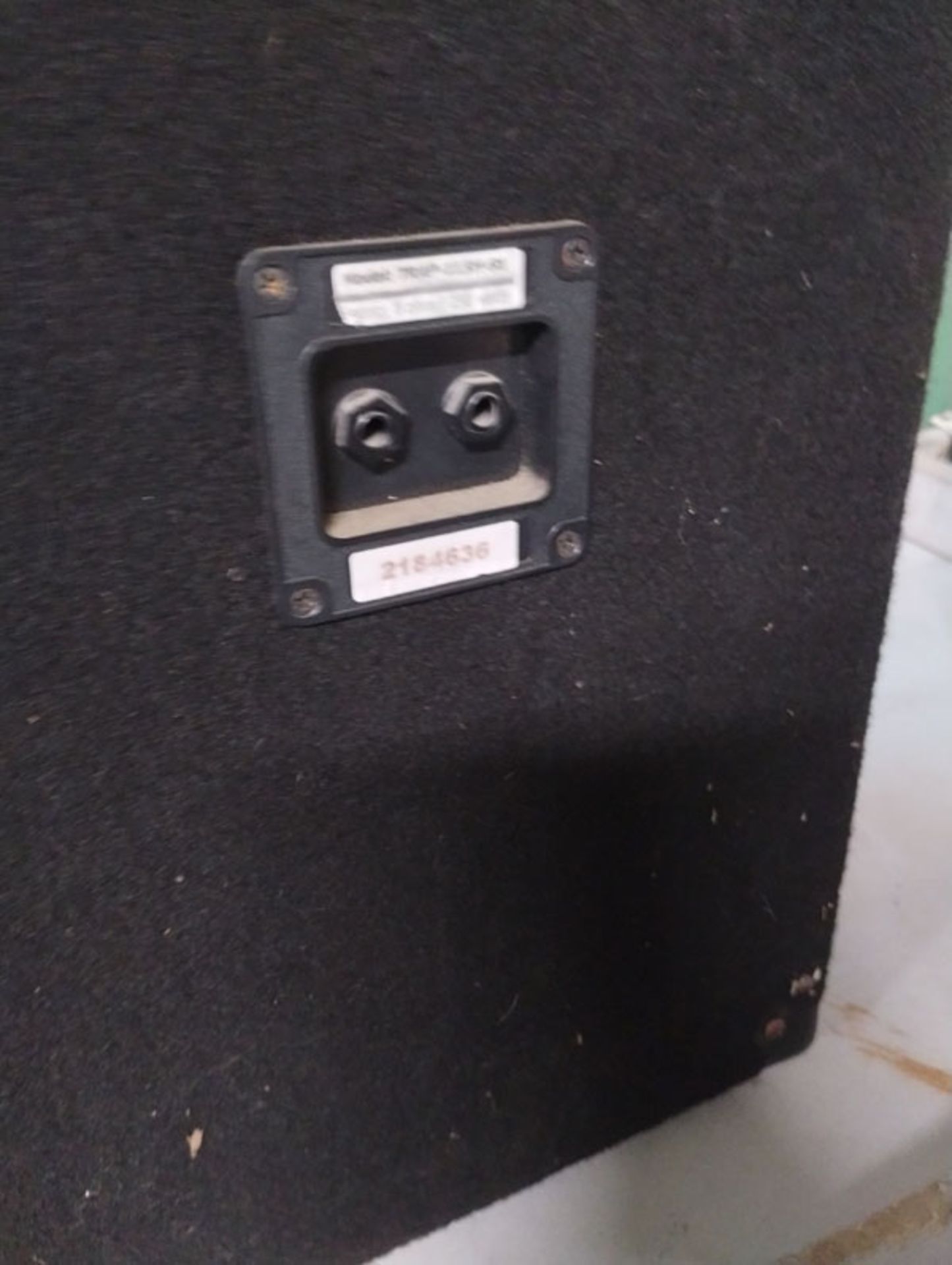 SET OF (2) 15" SPEAKERS - MODEL TRAP-115H-S1 , 250W (This lot of located at the Grossman warehouse - Image 8 of 8