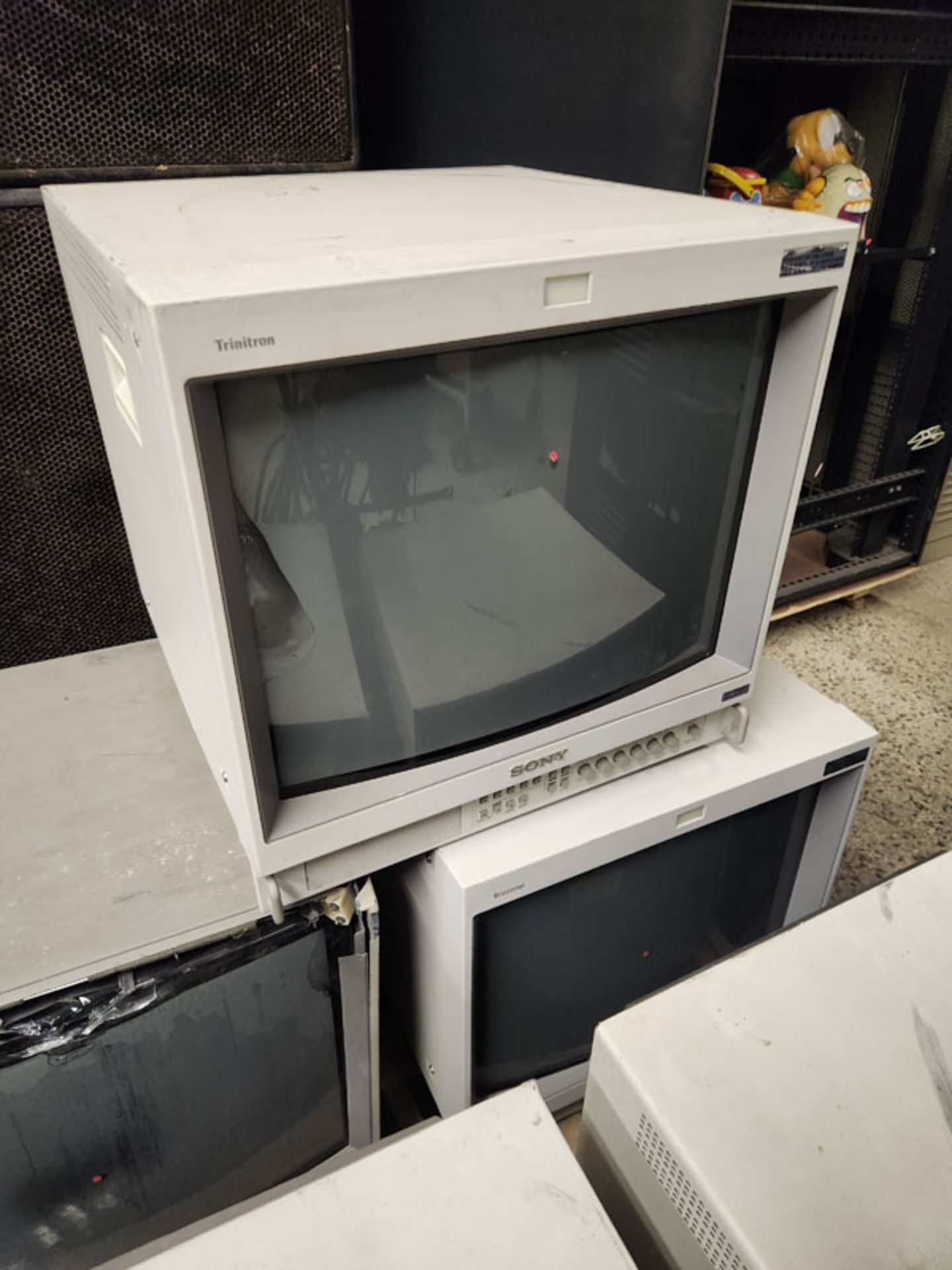 5 SONY TRINITRON CRT COLOR VIDEO MONITORS FOR PARTS - ALL WORKING BEFORE TABLE COLLAPSED AND THEY AL - Image 3 of 10