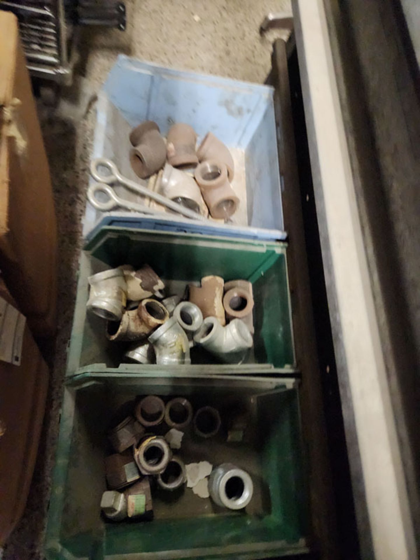 LOT OF FITTINGS WITH RACK - Image 3 of 9
