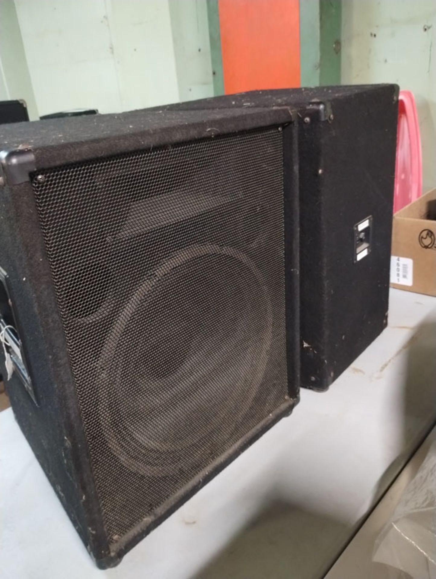 SET OF (2) 15" SPEAKERS - MODEL TRAP-115H-S1 , 250W (This lot of located at the Grossman warehouse - Image 7 of 8