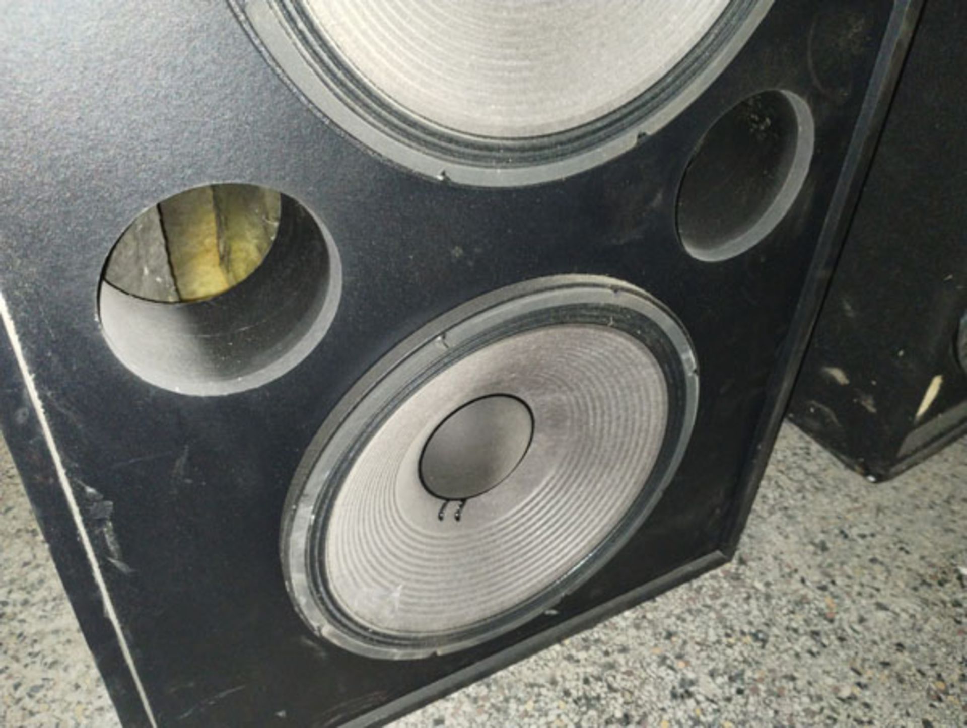 JBL PROFESSIONAL SERIES MODEL: 4648TH 15" SUBWOOFER - 26x18x39" TOTAL DIMENSIONS - Image 4 of 7
