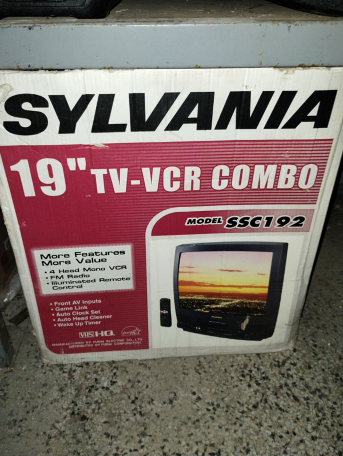 SYLVANIA 19" TV-VCR COMBO - MODEL SSC192