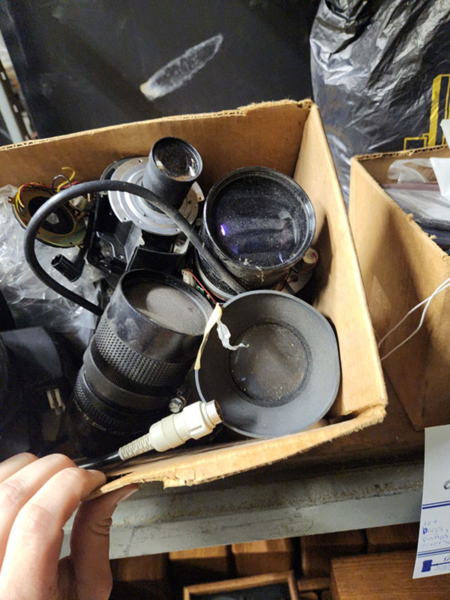 BOX OF ASSORTED CAMERA LENSES AND PARTS - Image 3 of 4