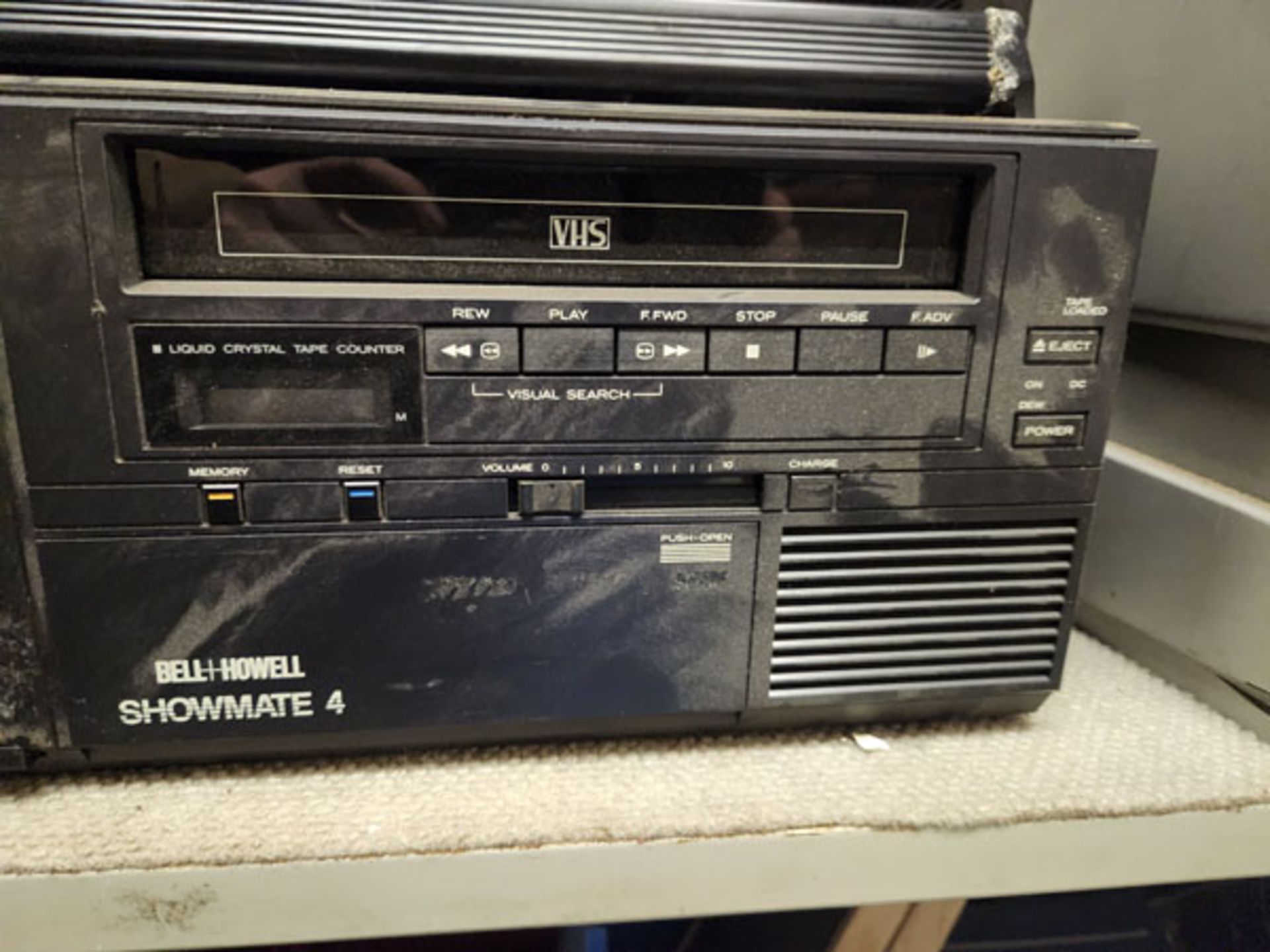 BELL AND HOWELL SHOWMATE 4 VCR AND TELEVISION MODEL 6430 - Image 3 of 6