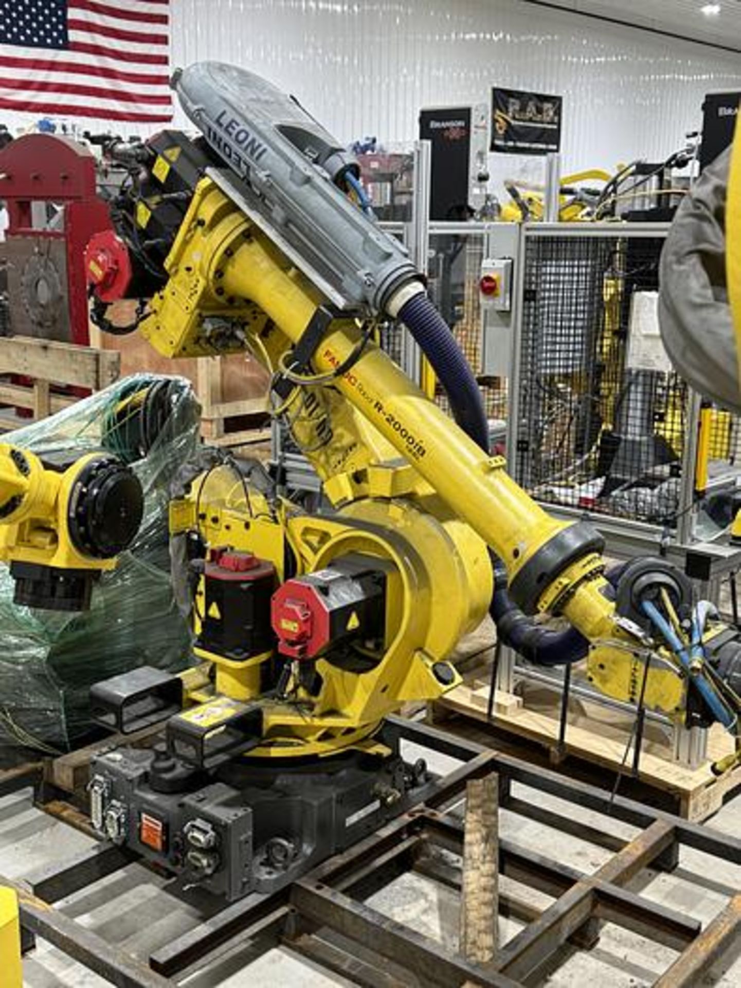 FANUC R-2000iB/125L ROBOT STAND MOUNTED ON 71' RTU WITH R-30iB CONTROLLER - Image 4 of 13
