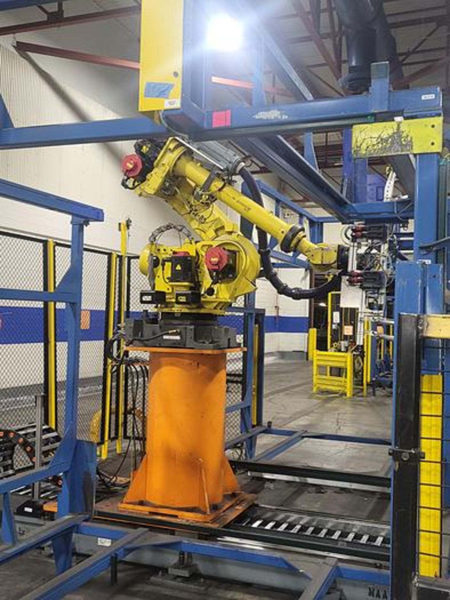 FANUC R-2000iB/125L ROBOT STAND MOUNTED ON 71' RTU WITH R-30iB CONTROLLER - Image 2 of 13