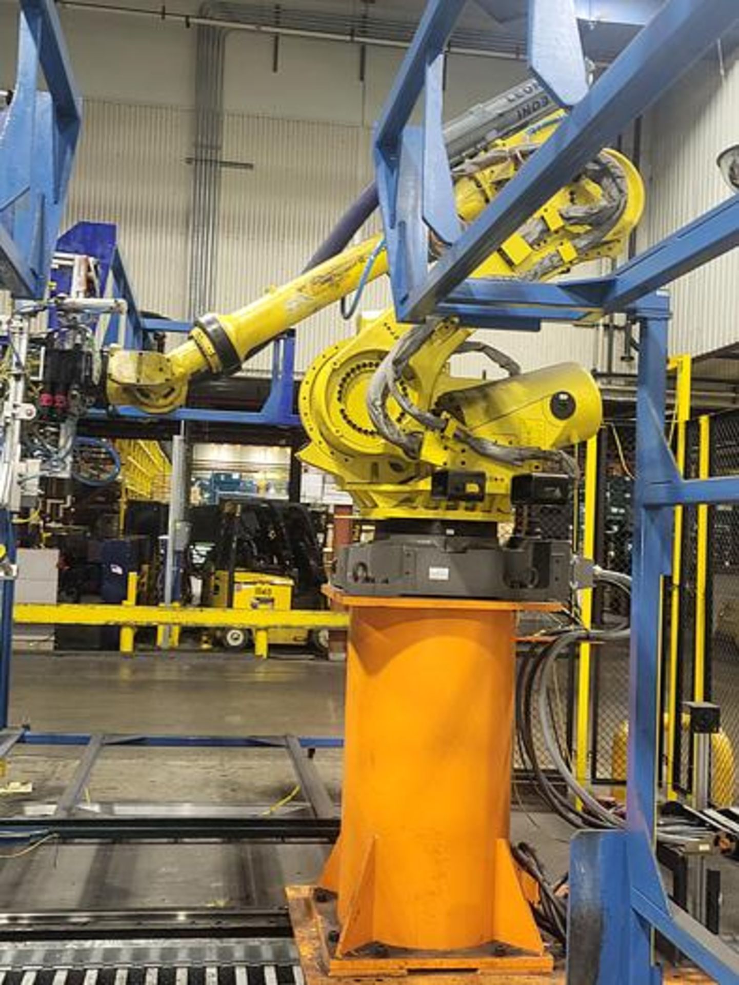 FANUC R-2000iB/125L ROBOT STAND MOUNTED ON 71 RTU WITH R-30iB CONTROLLER, SN 159953