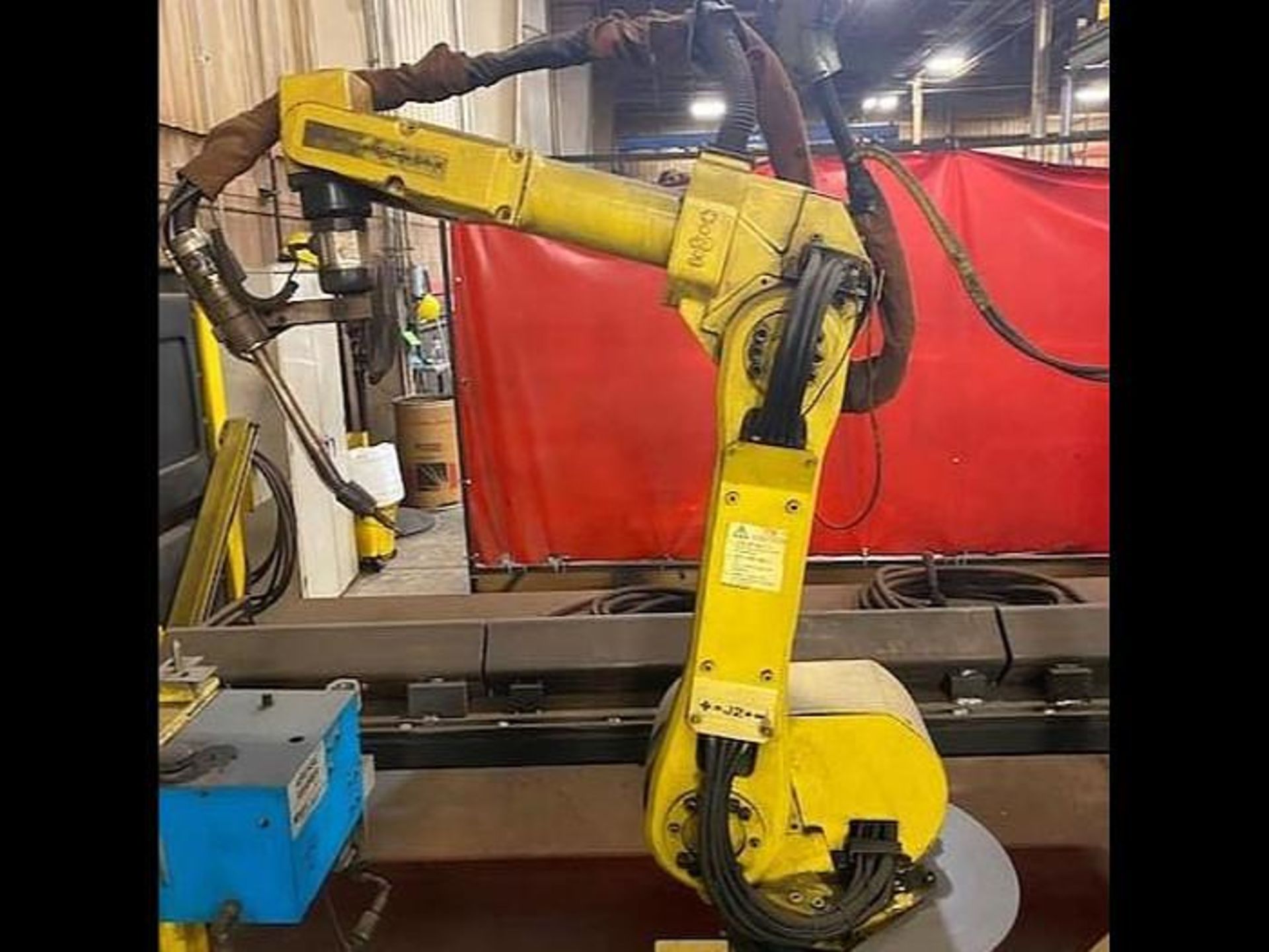 FANUC ROBOT ARCMATE 100iB 6 AXIS ROBOT WITH RJ3iB CONTROLLER, SN F55859