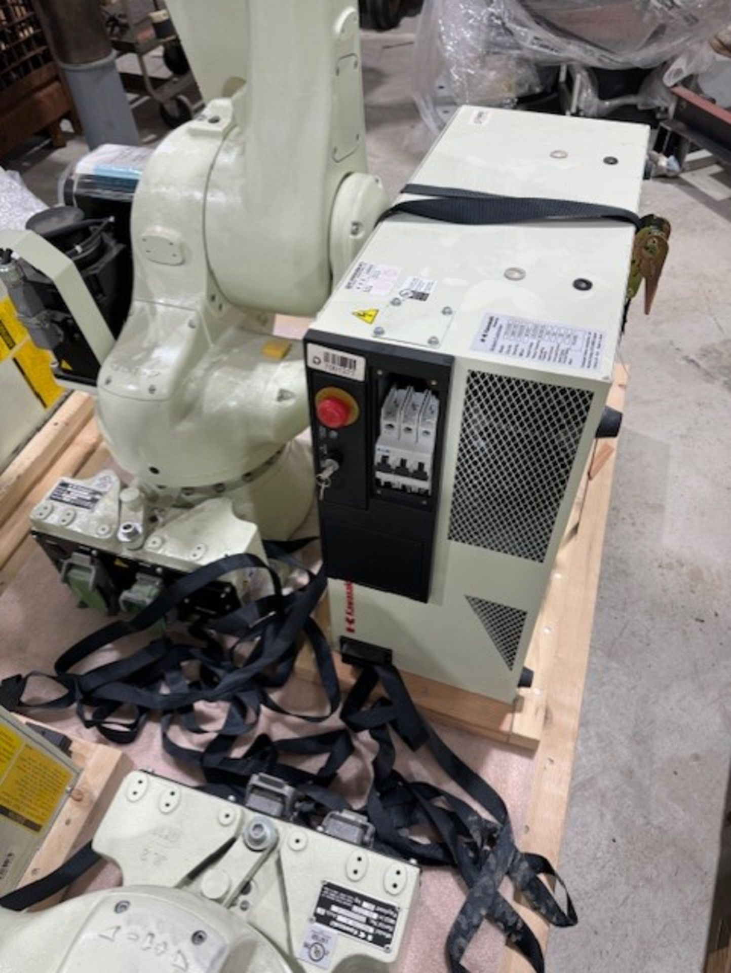 LIGHTLY USED KAWASAKI ROBOT RS020N, SN 4413 20KG X 1725MM REACH WITH EO1 CONTROLS, CABLES & TEACH - Image 3 of 7