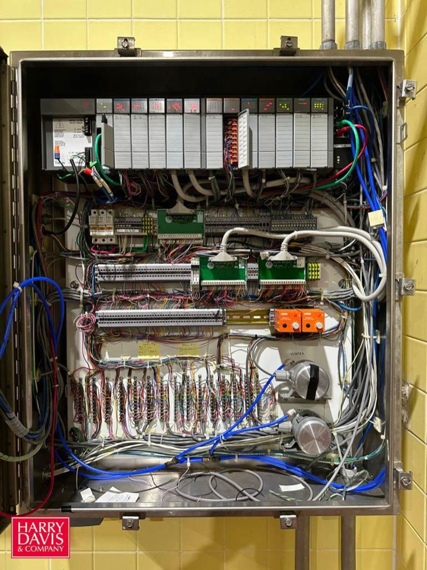 Allen-Bradley SLC 5/05 CPU with (12) I/Os, PanelView Plus 700 HMI, Pressure Gauges and S/S Enclosure - Image 2 of 2