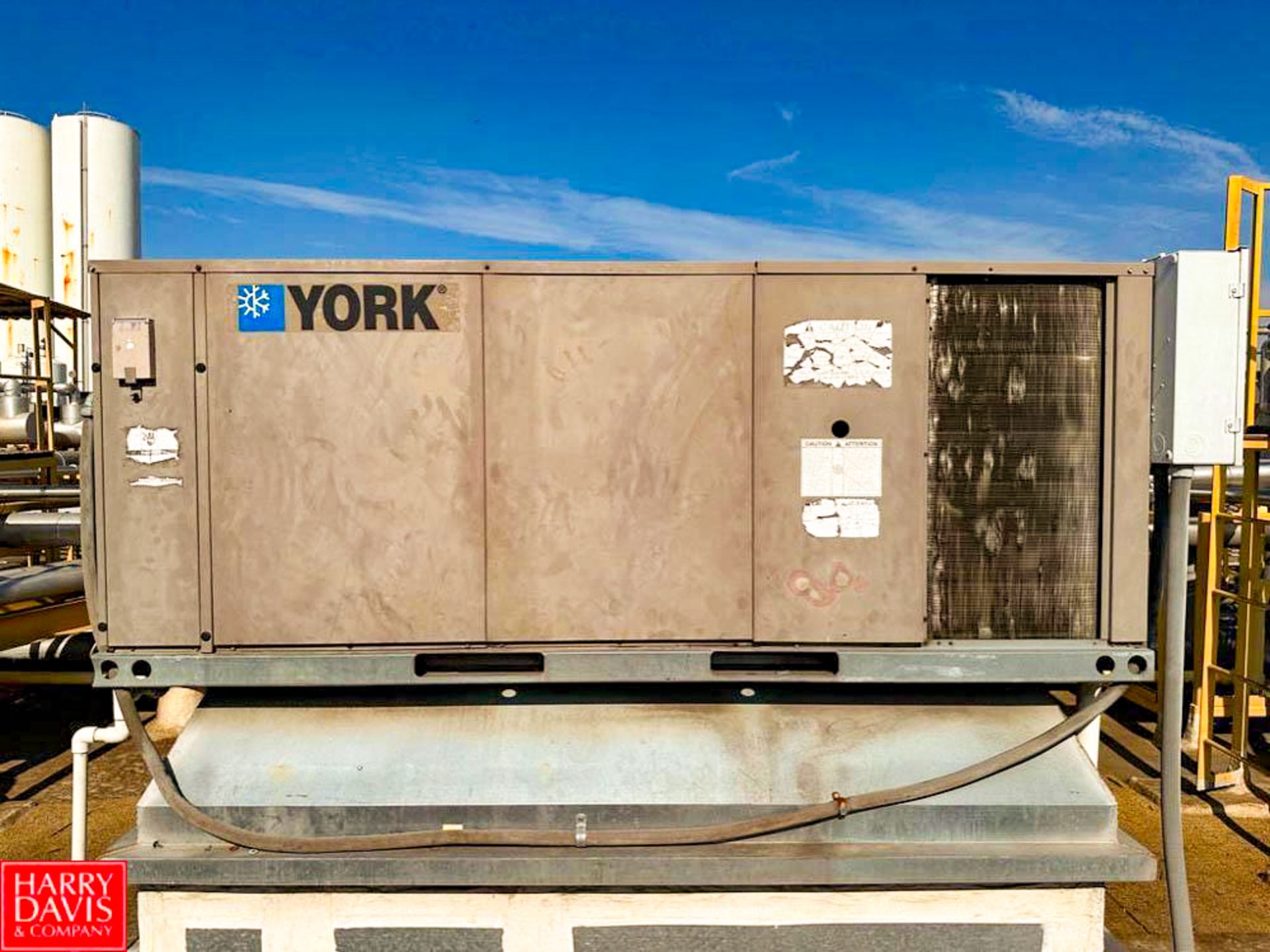 York Air Conditioner, Model: DM060C00N4BAA2A, S/N: N0H6816473 - Rigging Fee: $2,500