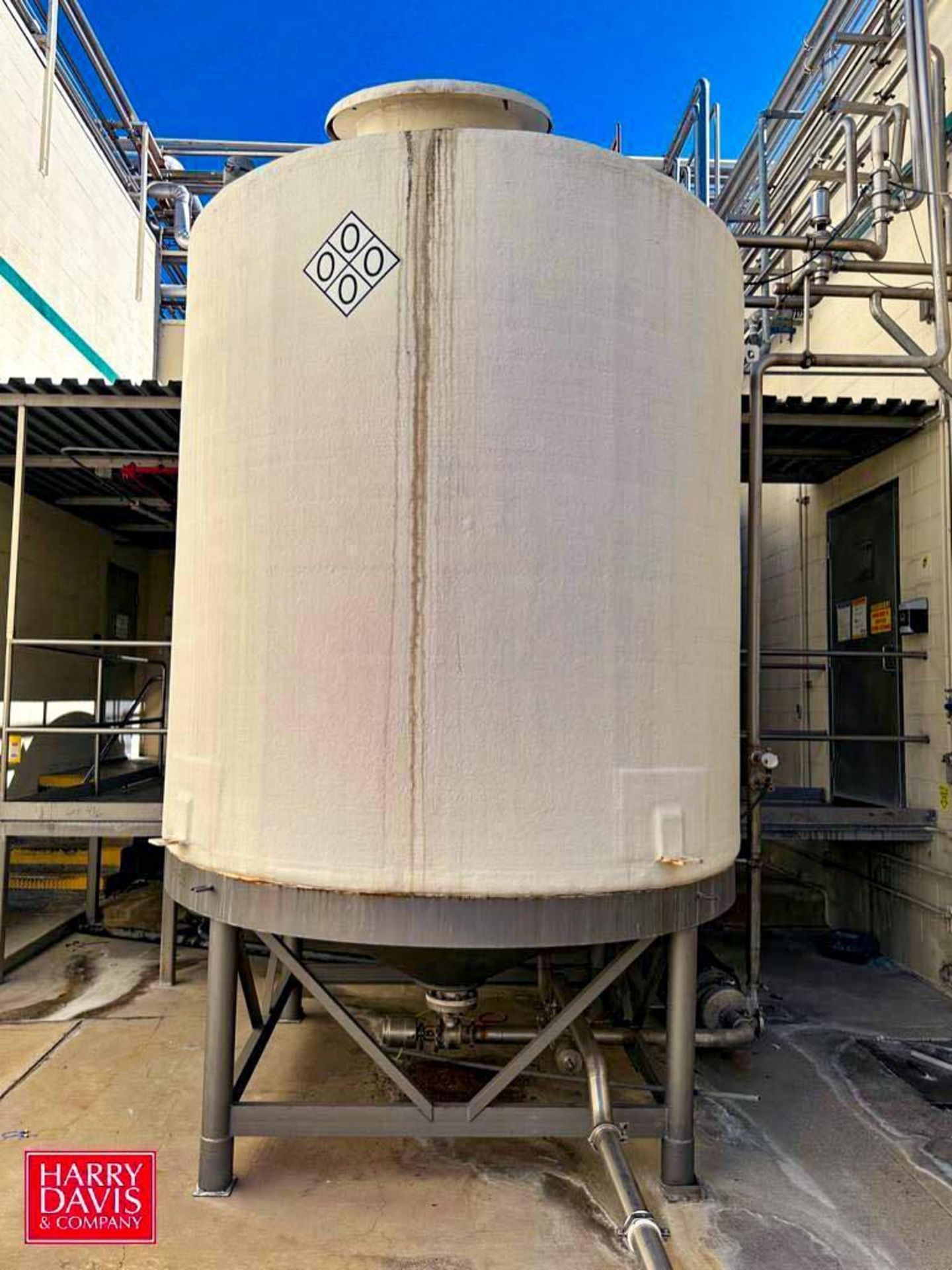 3,000 Gallon Insulated Tank with Stand - Rigging Fee: $2,000