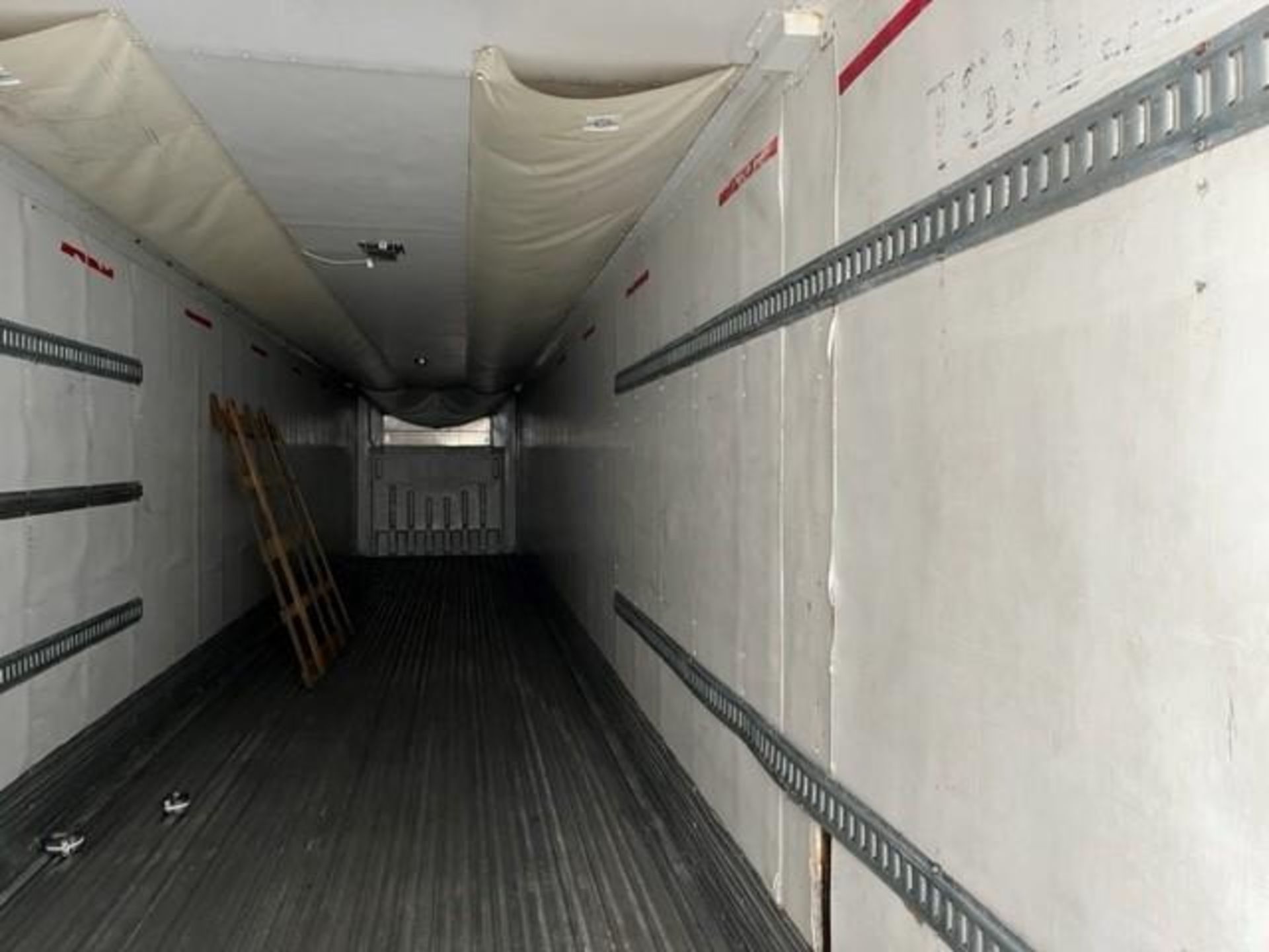 2014 53’ Hyundai Insulated Container with Carrier X7300 Refrigeration Units with 130 Gallon Diesel T - Image 2 of 8