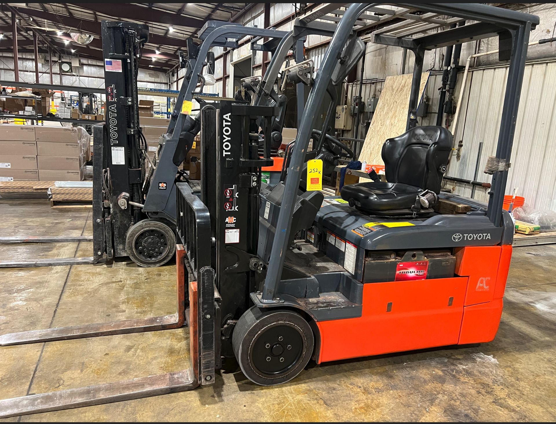 Toyota Electric Side Shift Forklift Truck with Adjustable Forks (Subject to Seller's Confirmation)
