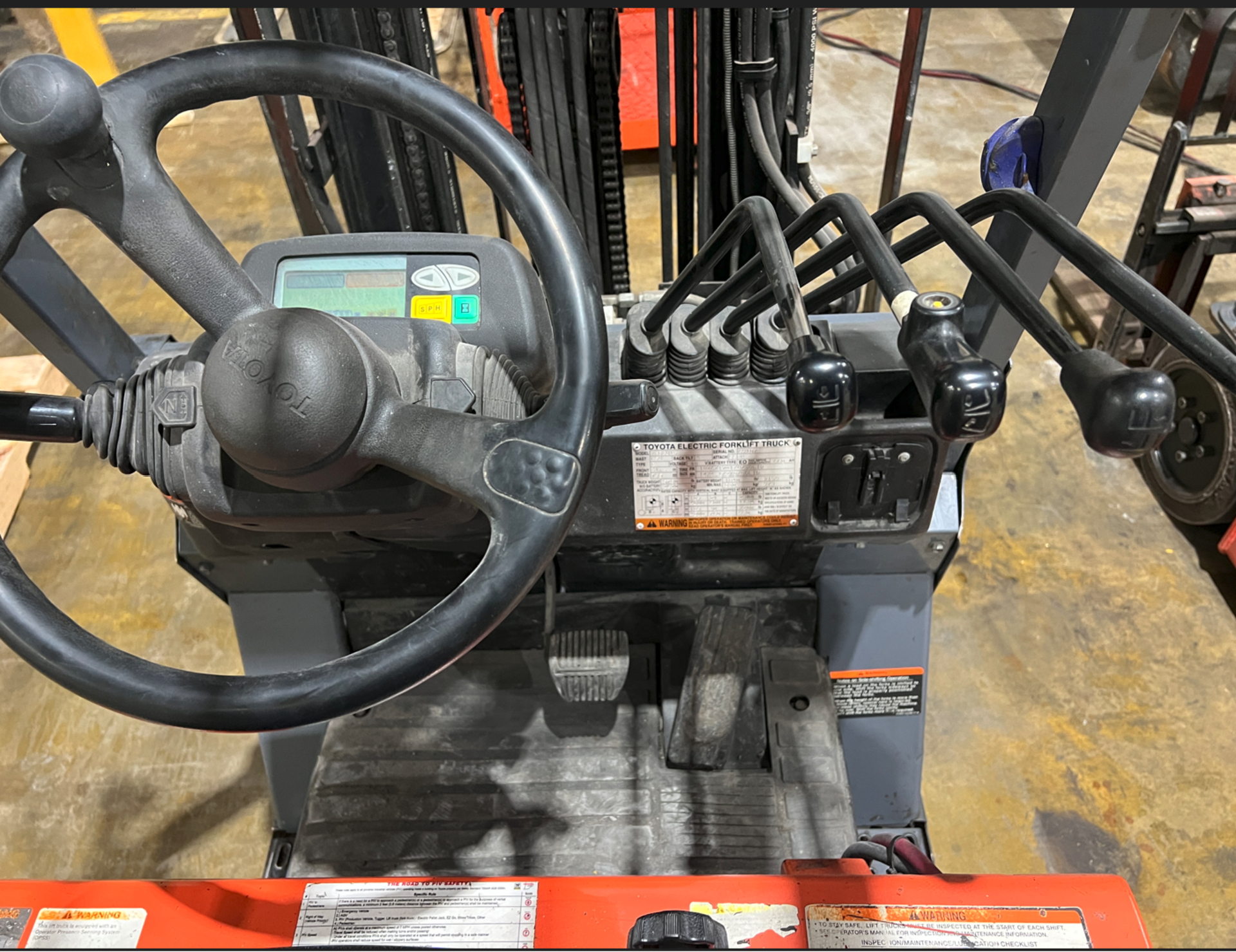 Toyota Electric Side Shift Forklift Truck with Adjustable Forks (Subject to Seller's Confirmation) - Image 7 of 13