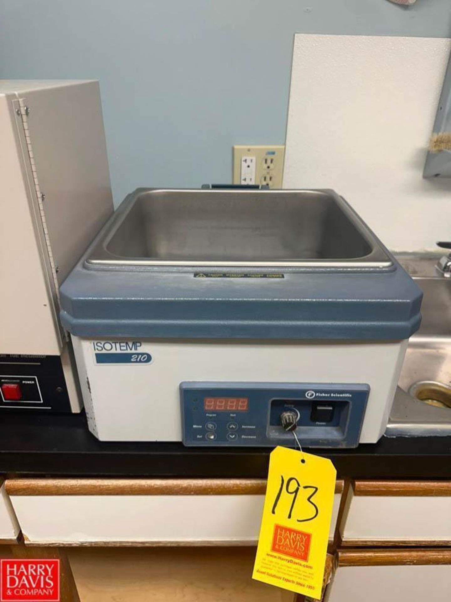 Fisher Scientific Water Bath, Model: ISOTEMP 210 - Rigging Fee: $75