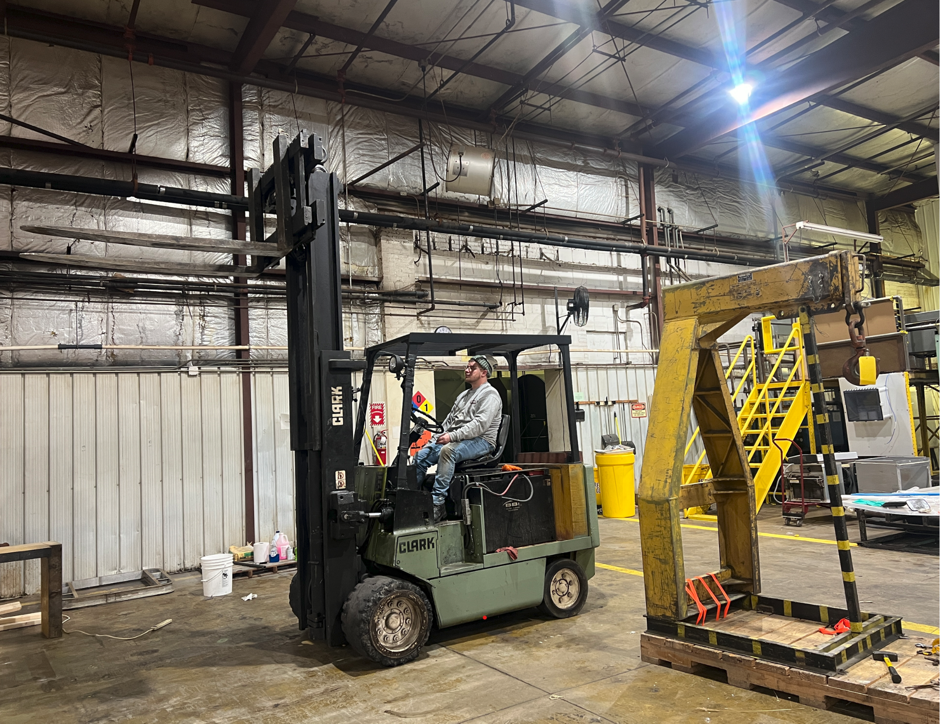 Clark 11,850 LB Capacity Sit-Down Electric Forklift, Model: EC500-120, S/N: E9120-0085-6890FB with - Image 4 of 16