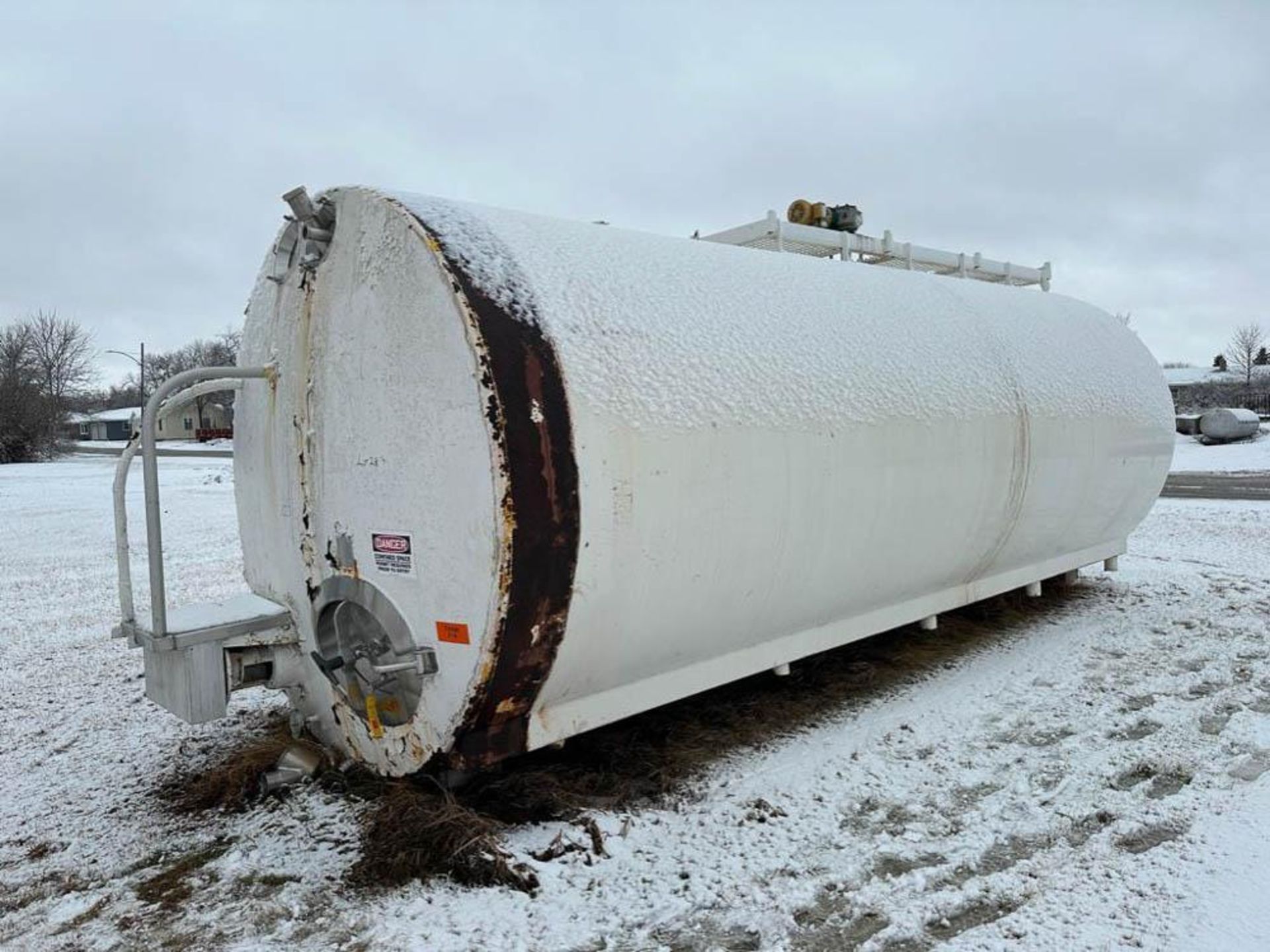 6,000 Gallon Jacketed Horizontal S/S Tank with Vertical Agitation - Rigging Fee: $3,000