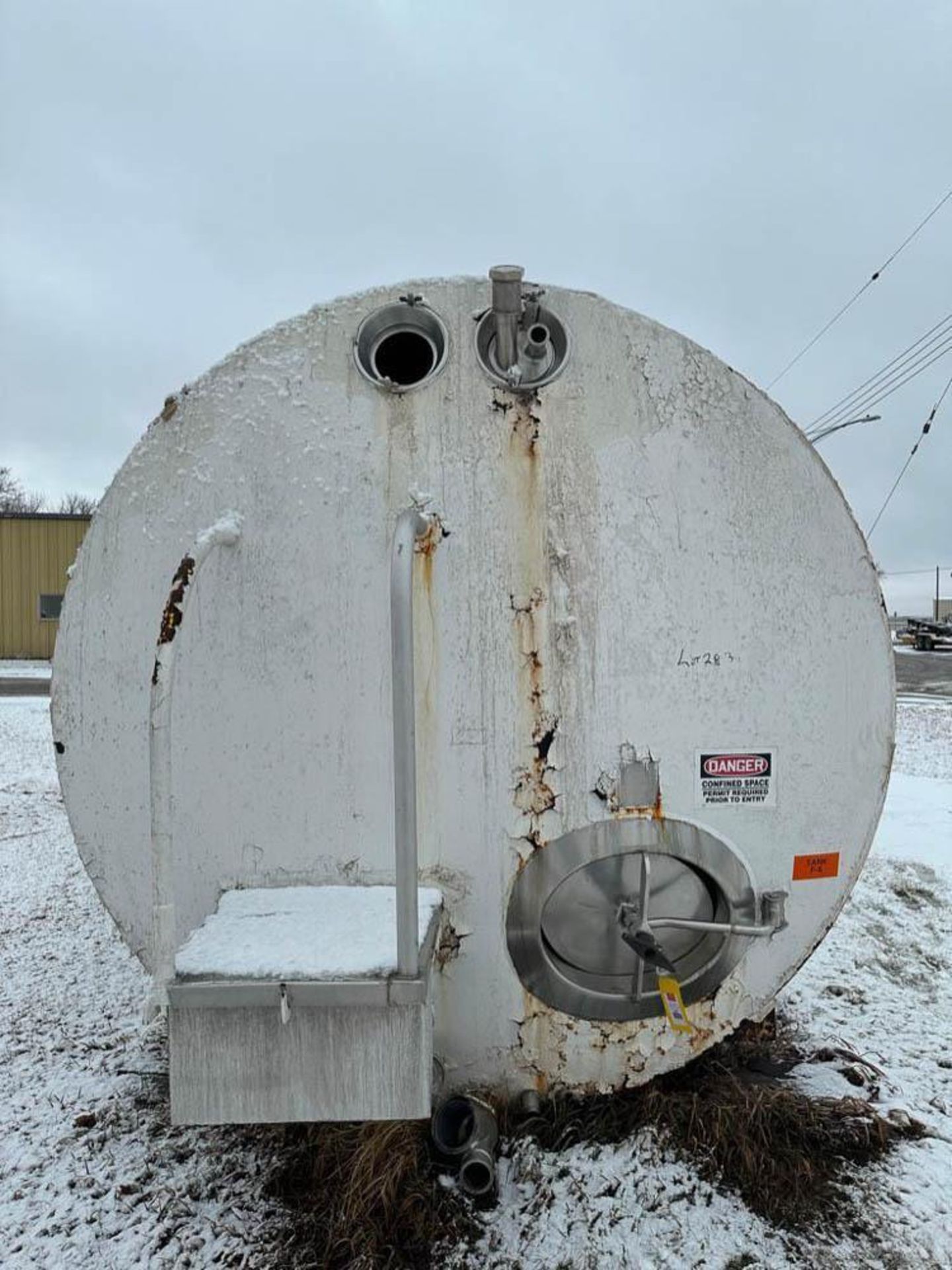 6,000 Gallon Jacketed Horizontal S/S Tank with Vertical Agitation - Rigging Fee: $3,000 - Image 2 of 3